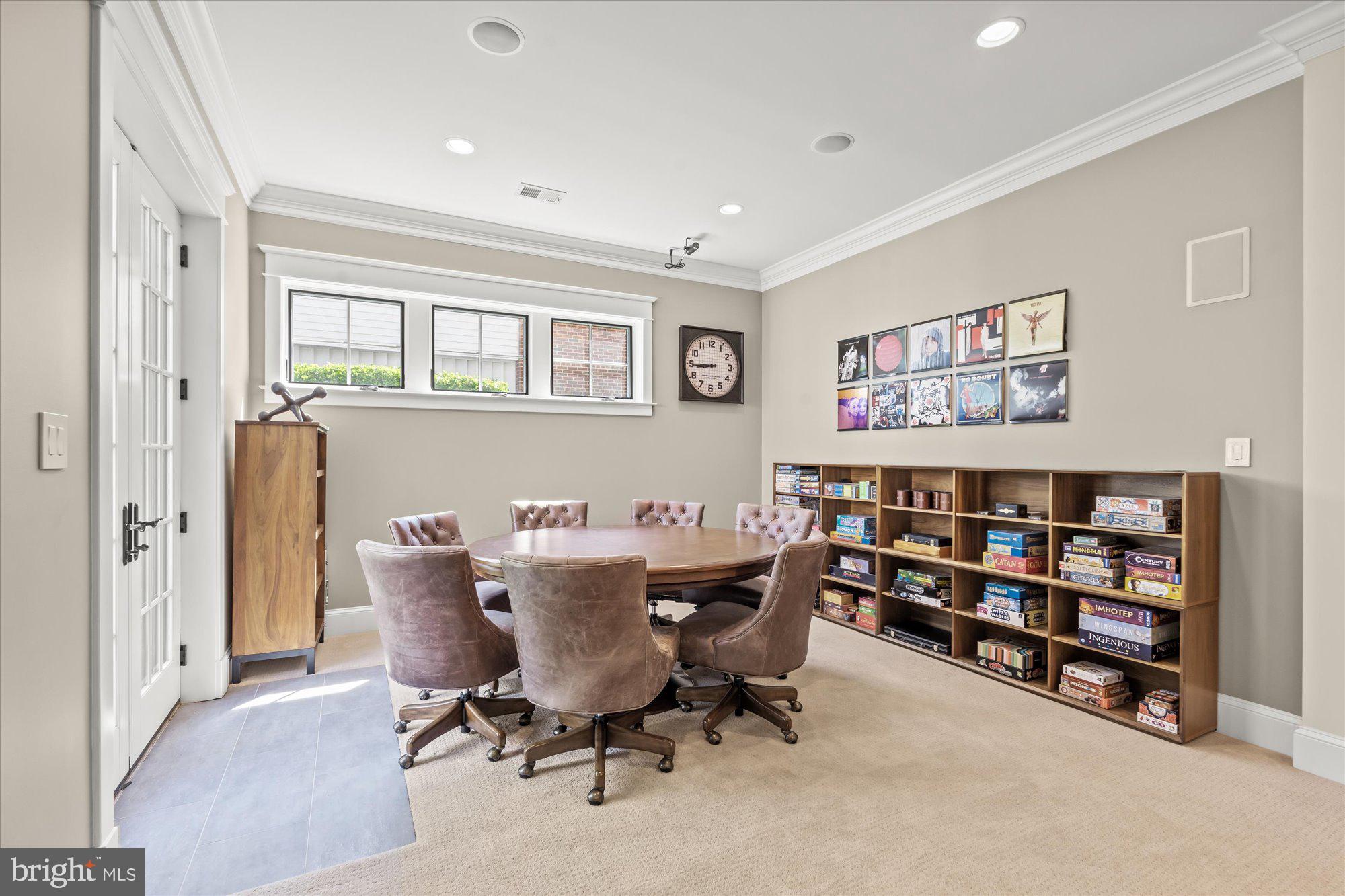 WILLIAMSBURG VILLAGE - Residential