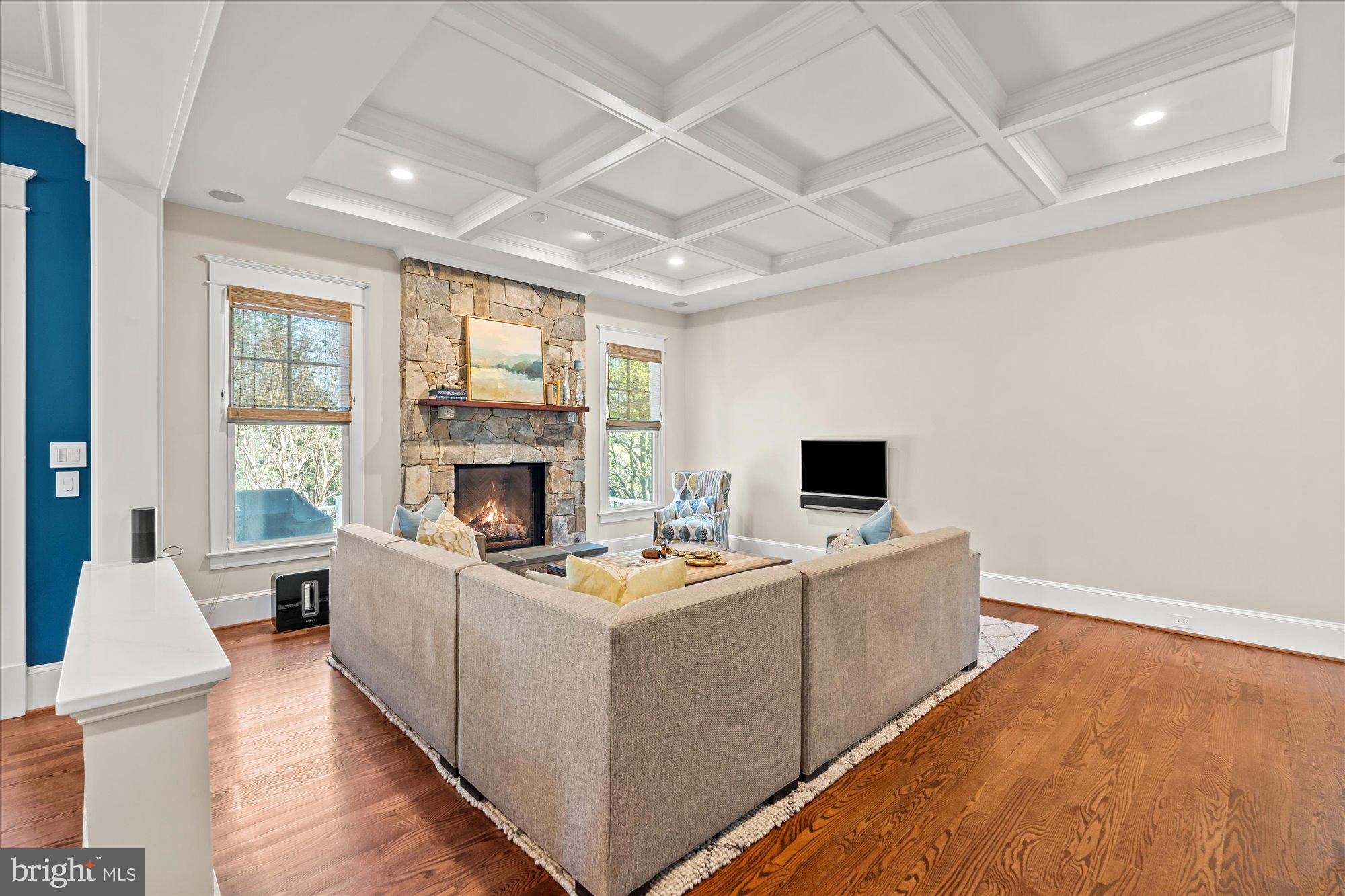 WILLIAMSBURG VILLAGE - Residential