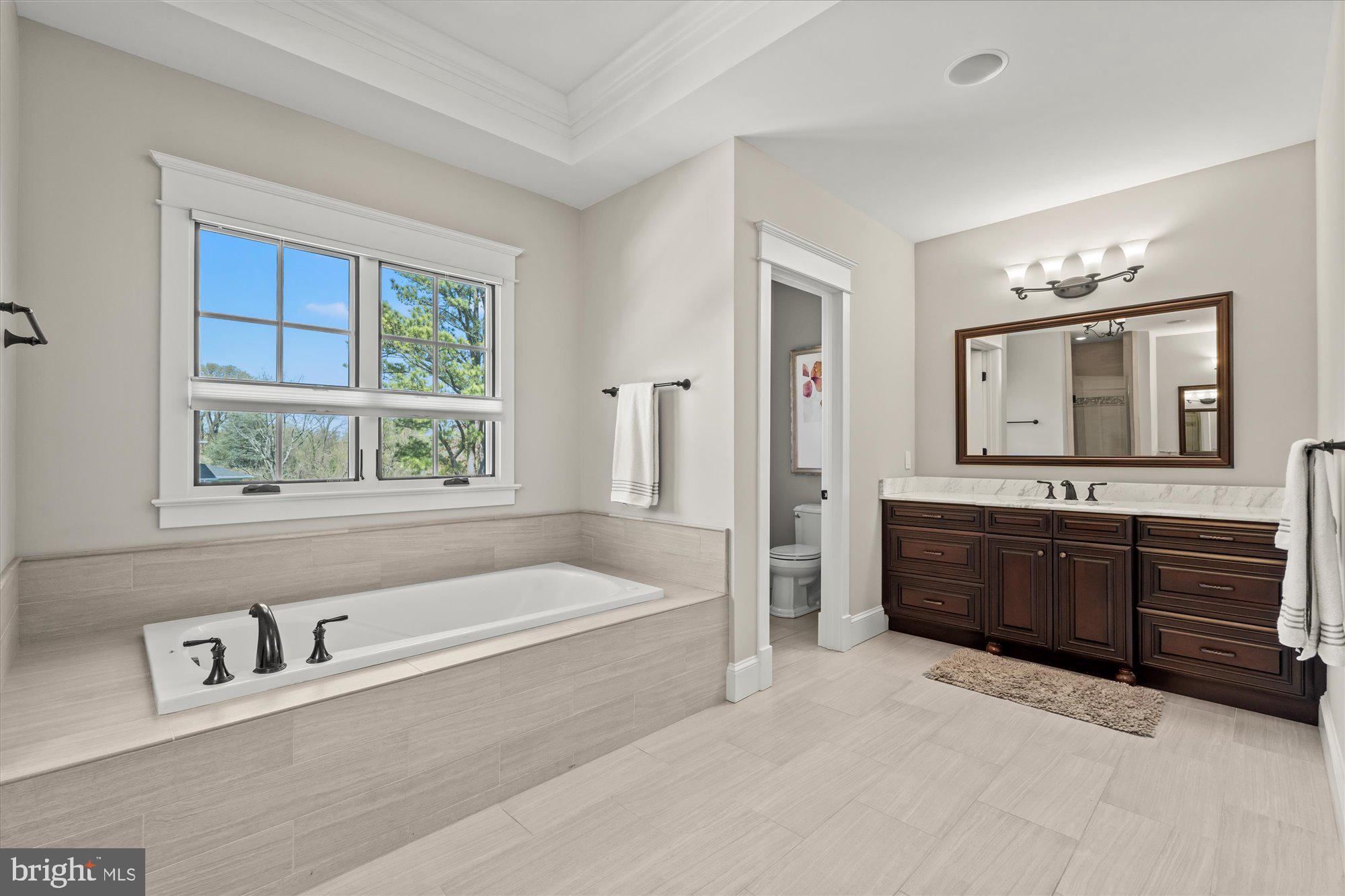 WILLIAMSBURG VILLAGE - Residential