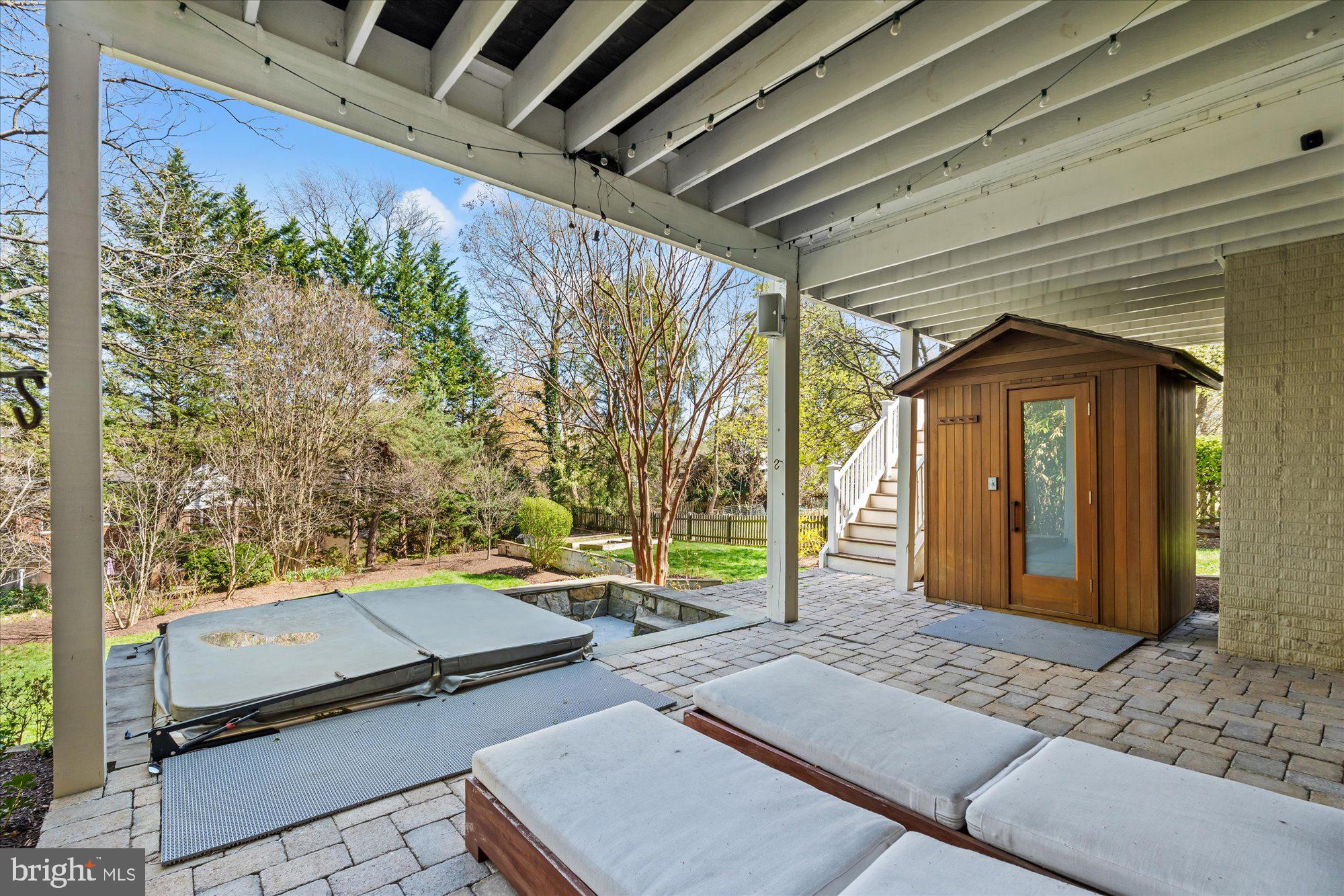 WILLIAMSBURG VILLAGE - Residential