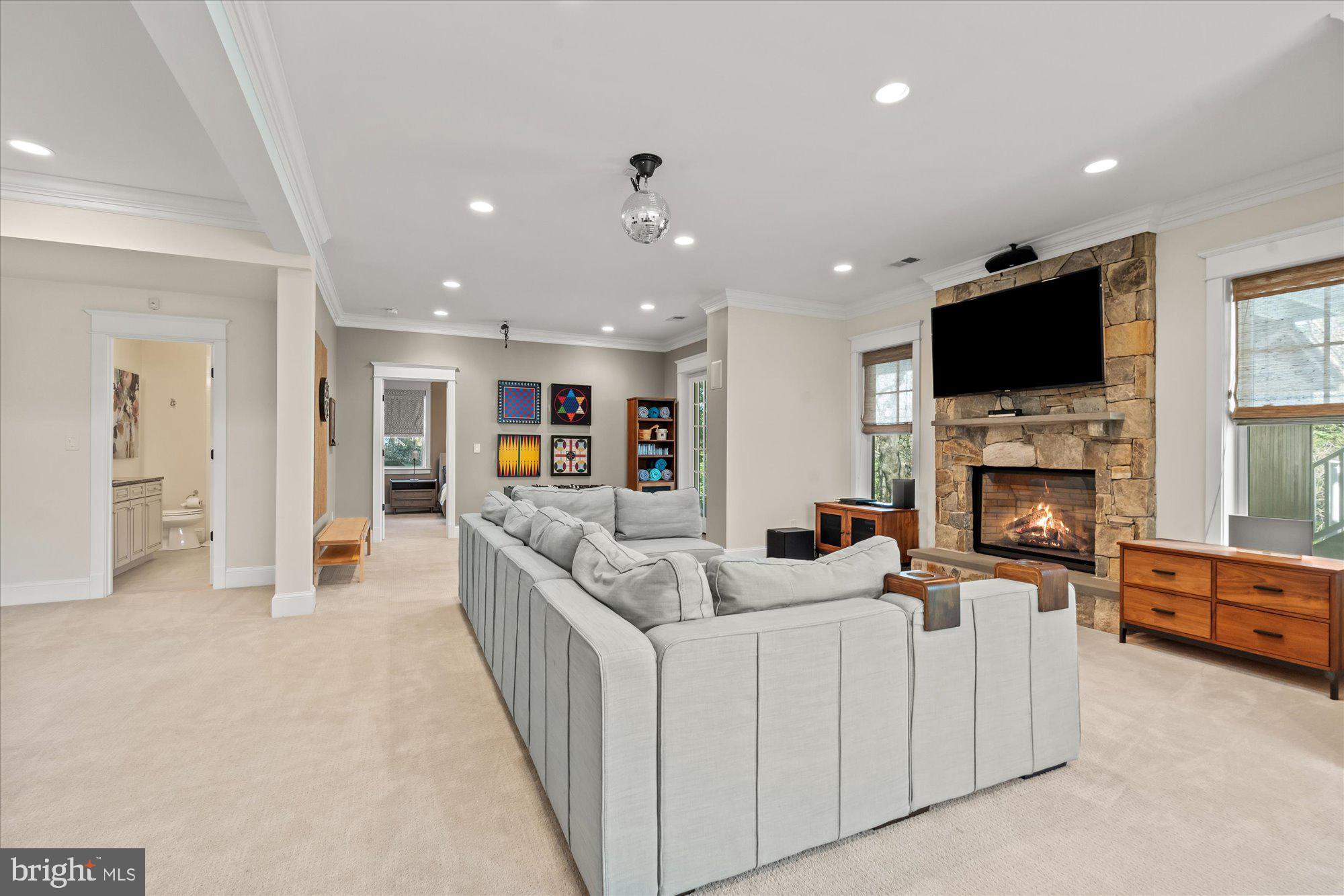 WILLIAMSBURG VILLAGE - Residential