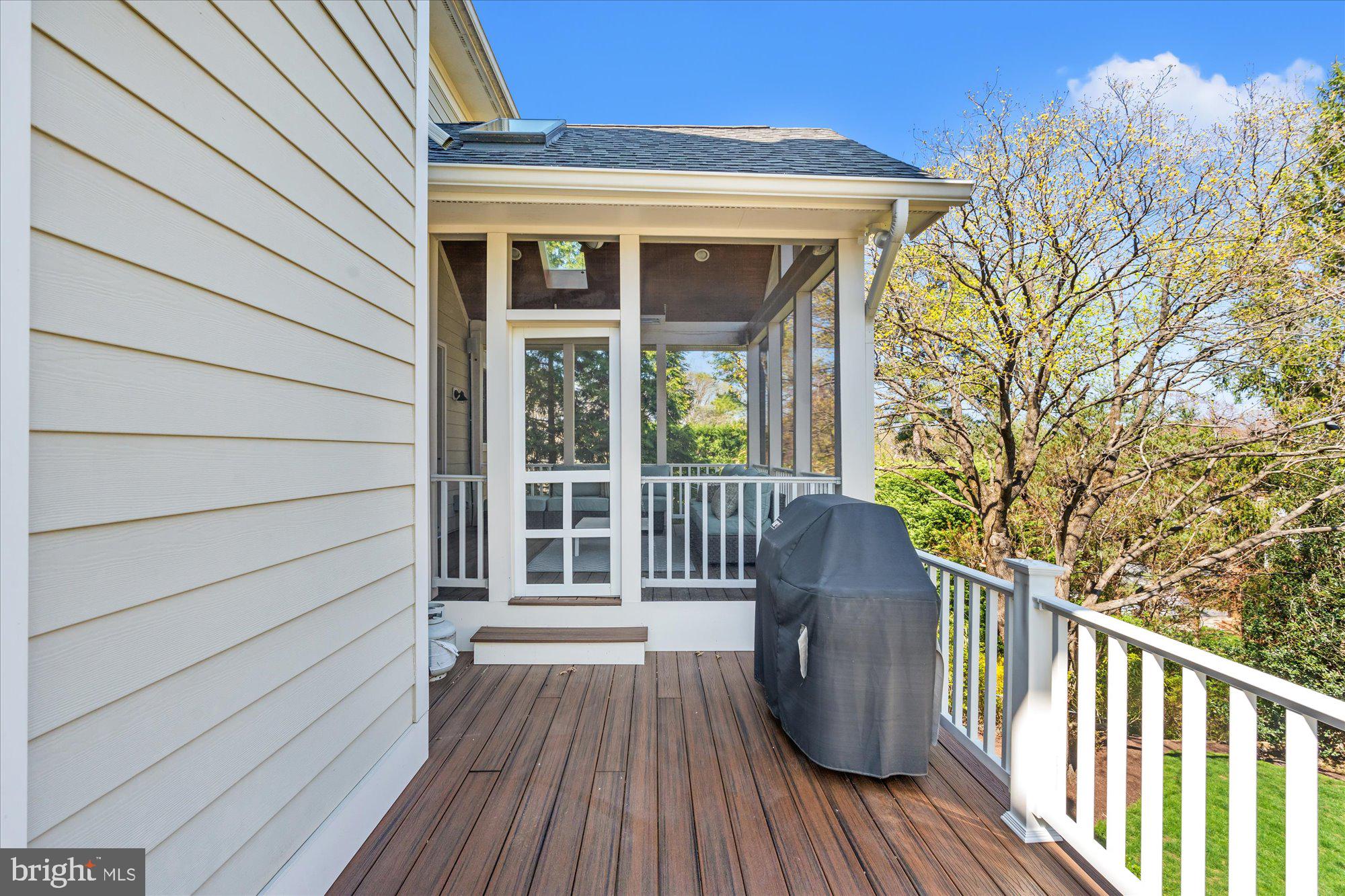 WILLIAMSBURG VILLAGE - Residential