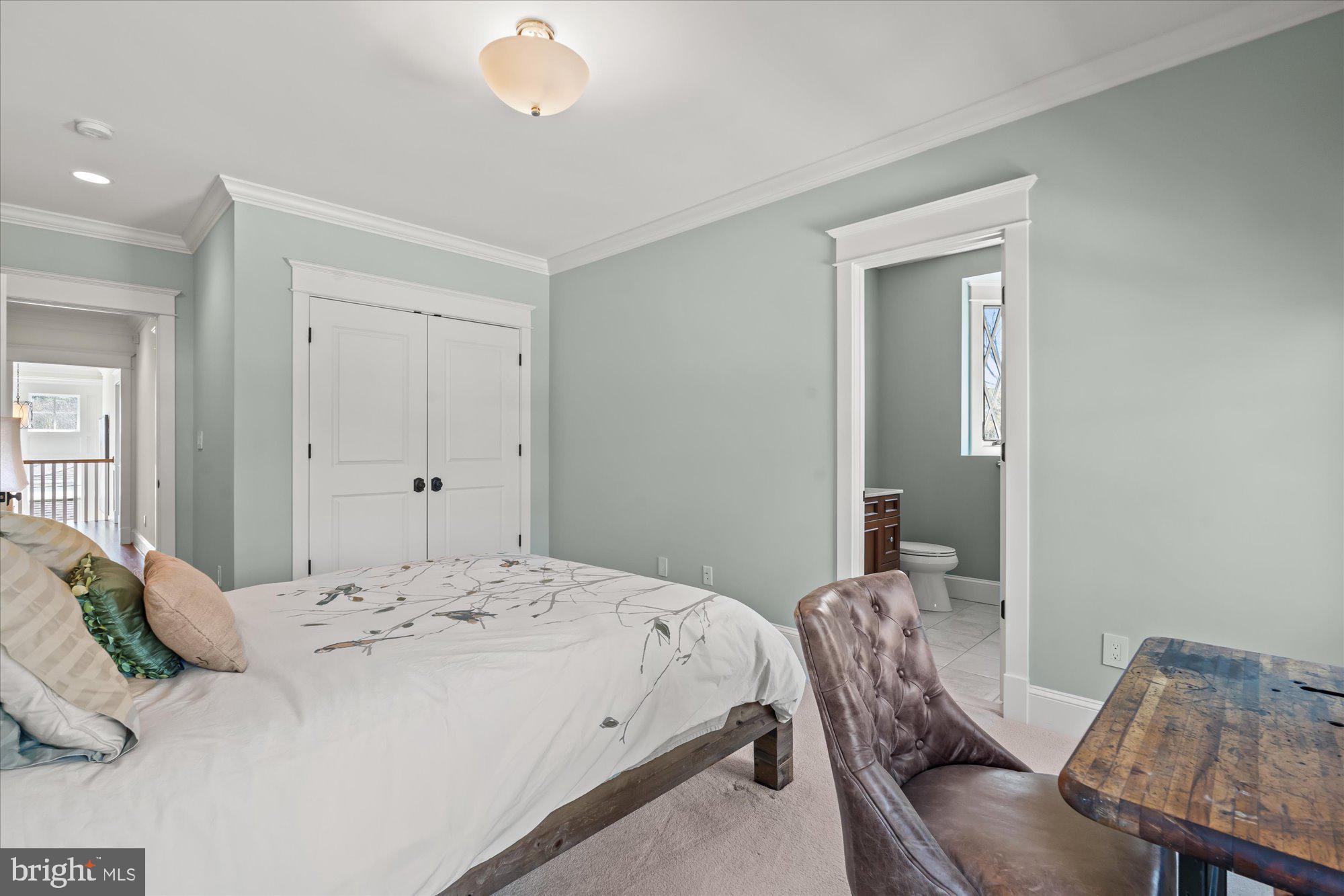 WILLIAMSBURG VILLAGE - Residential