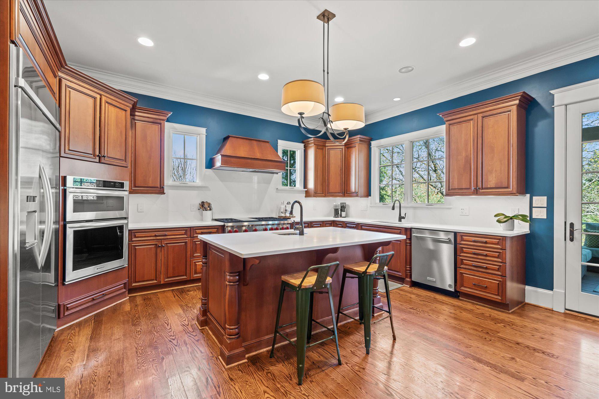 WILLIAMSBURG VILLAGE - Residential