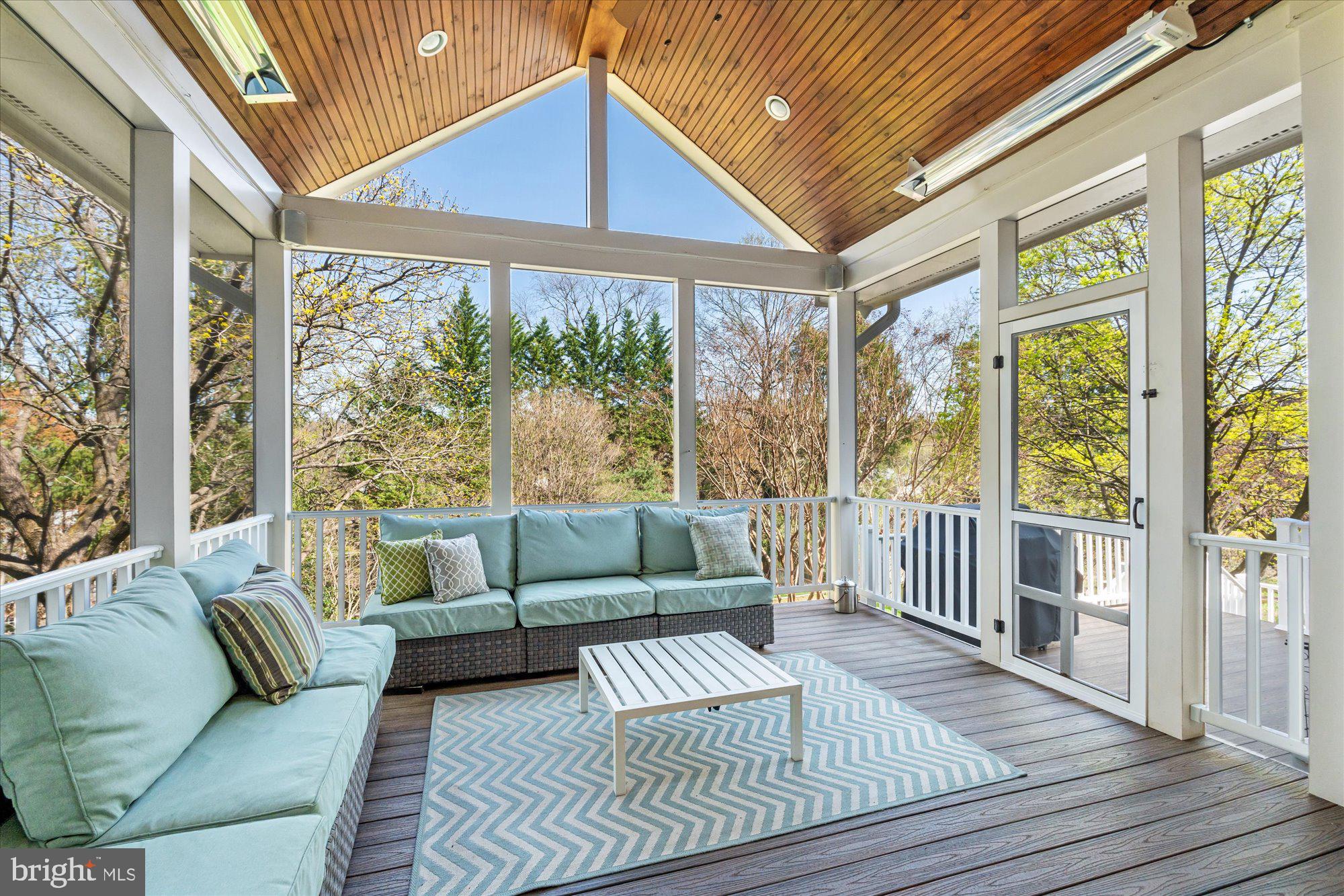 WILLIAMSBURG VILLAGE - Residential