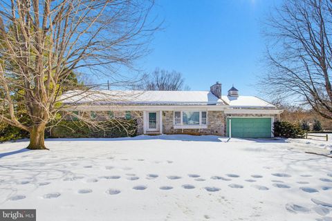 2102 LYNDELL DRIVE LANCASTER PA 17601