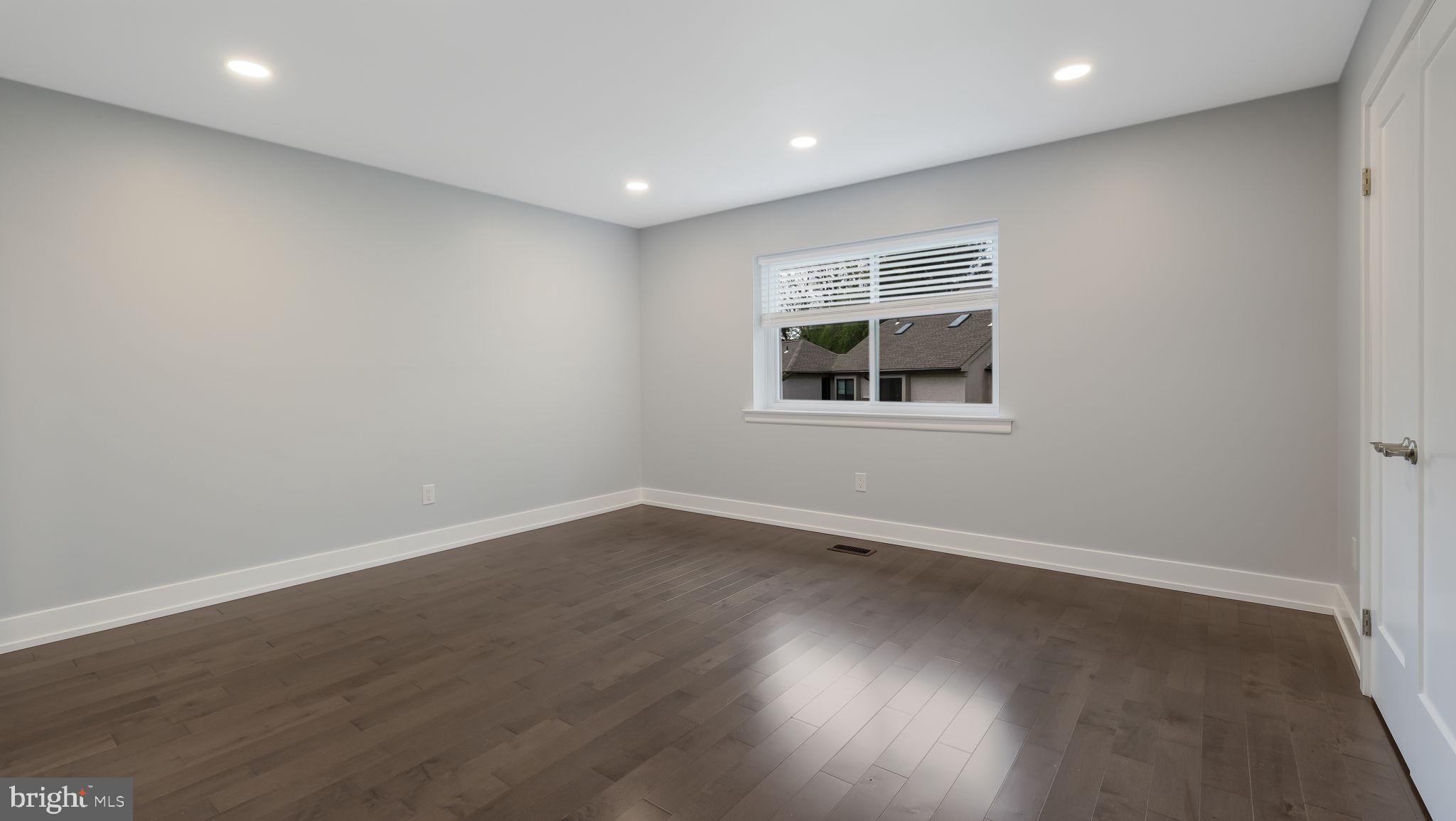 OAKMONT - Residential