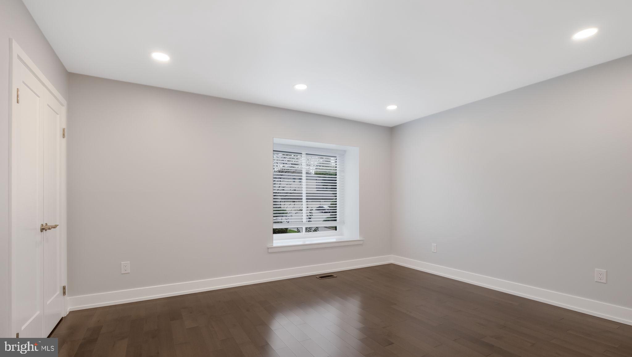 OAKMONT - Residential