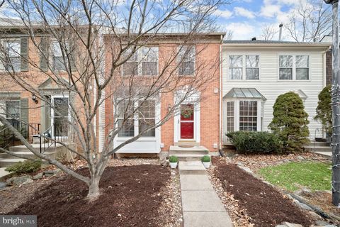 Photo of 14359 Long Channel Dr, GERMANTOWN, MD 20874 (MLS # MDMC2214728)