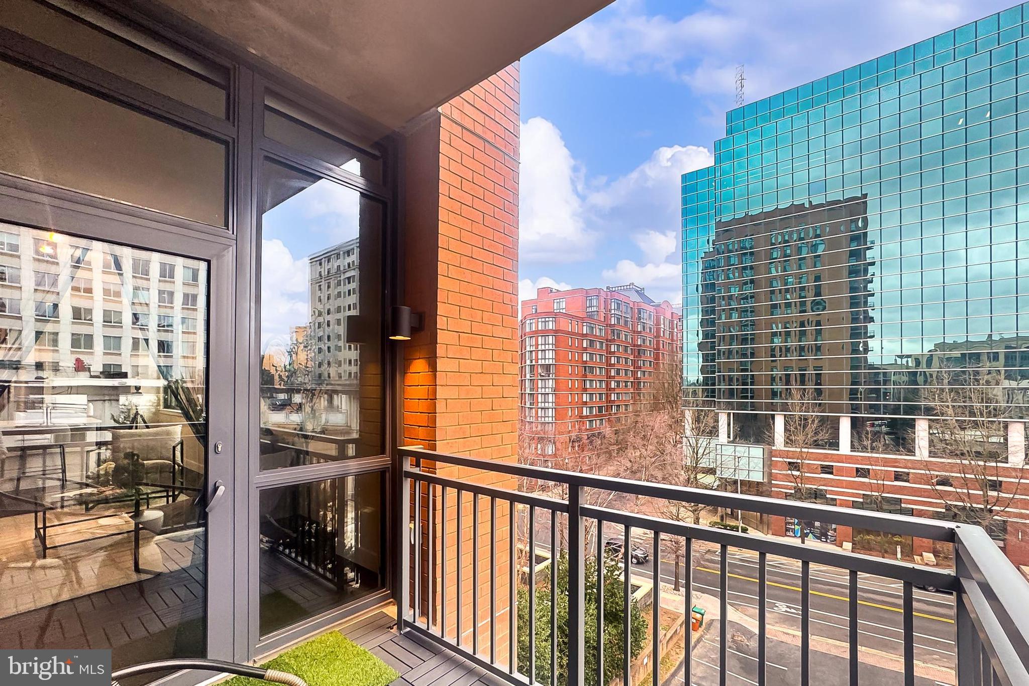 CLARENDON - Residential