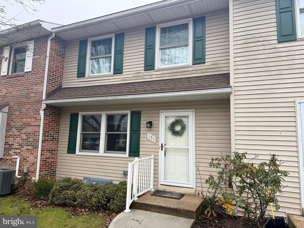 Photo of 151 Fox Run Drive, YORK, PA 17403 (MLS # PAYK2098322)