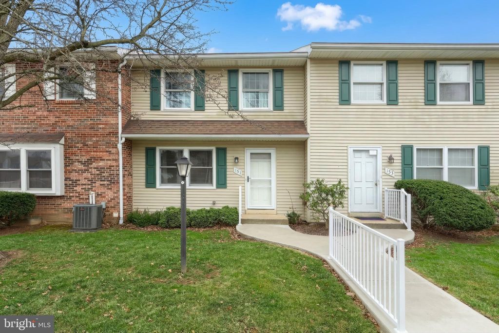 Photo of 151 Fox Run Drive, YORK, PA 17403 (MLS # PAYK2098322)