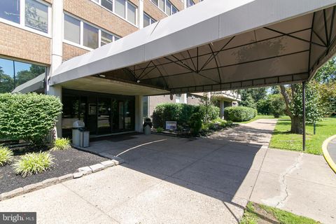 Photo of 405 Barclay Towers, CHERRY HILL, NJ 08034 (MLS # NJCD2107266)