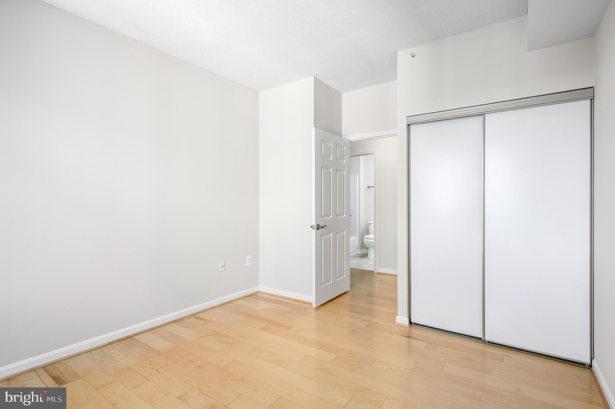 LANSDOWNE WOODS - Residential Lease