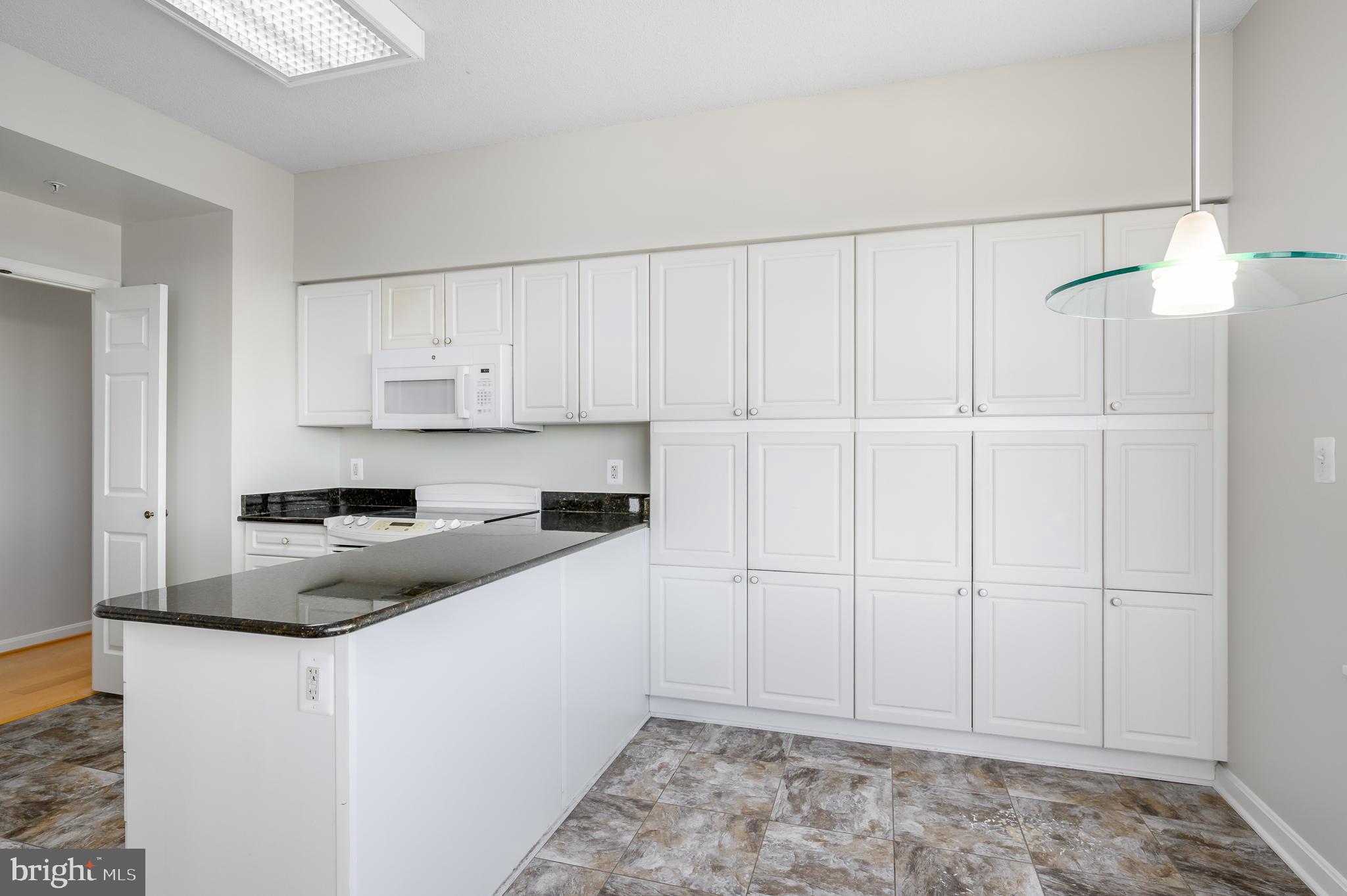 LANSDOWNE WOODS - Residential Lease