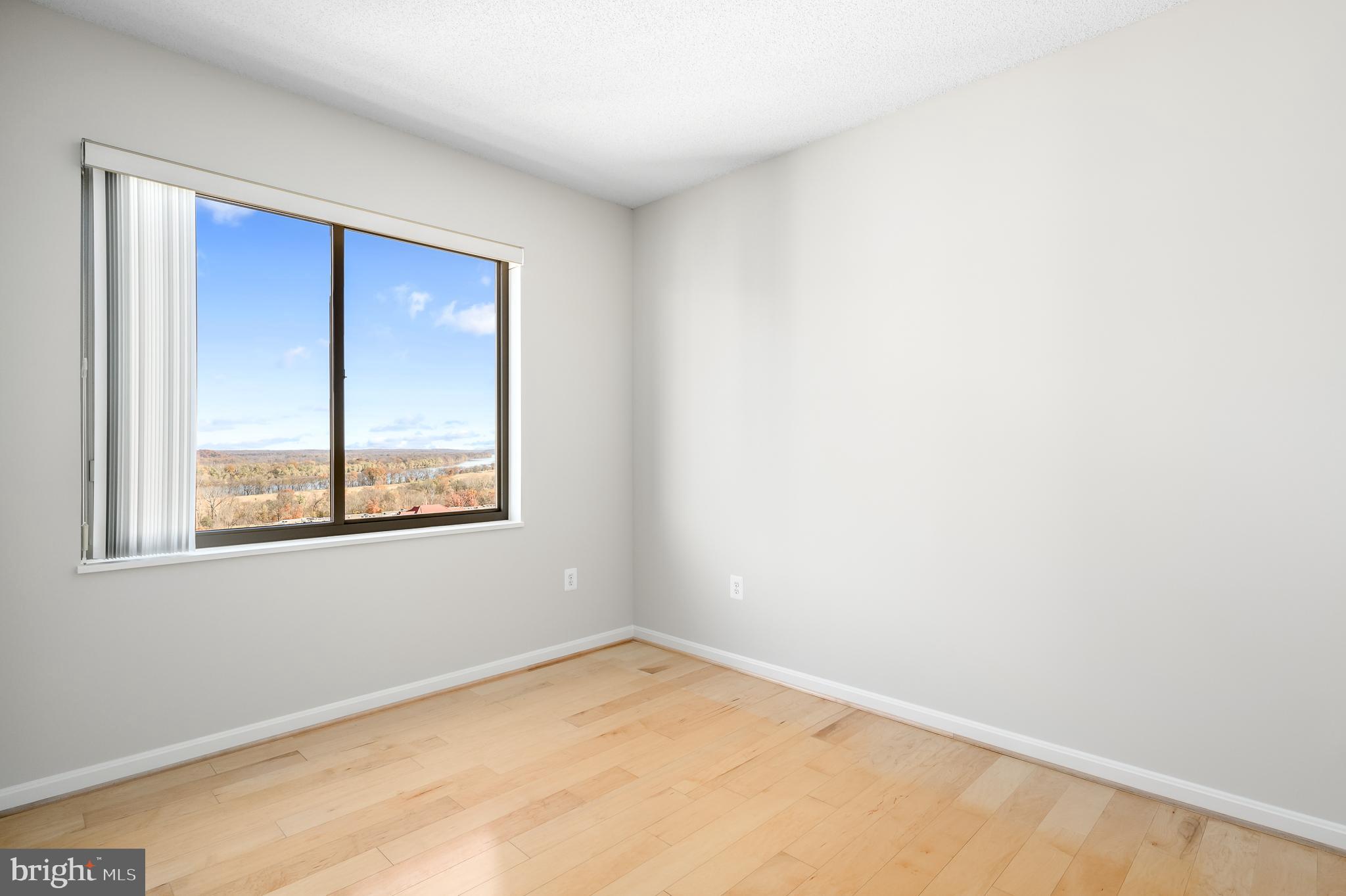 LANSDOWNE WOODS - Residential Lease