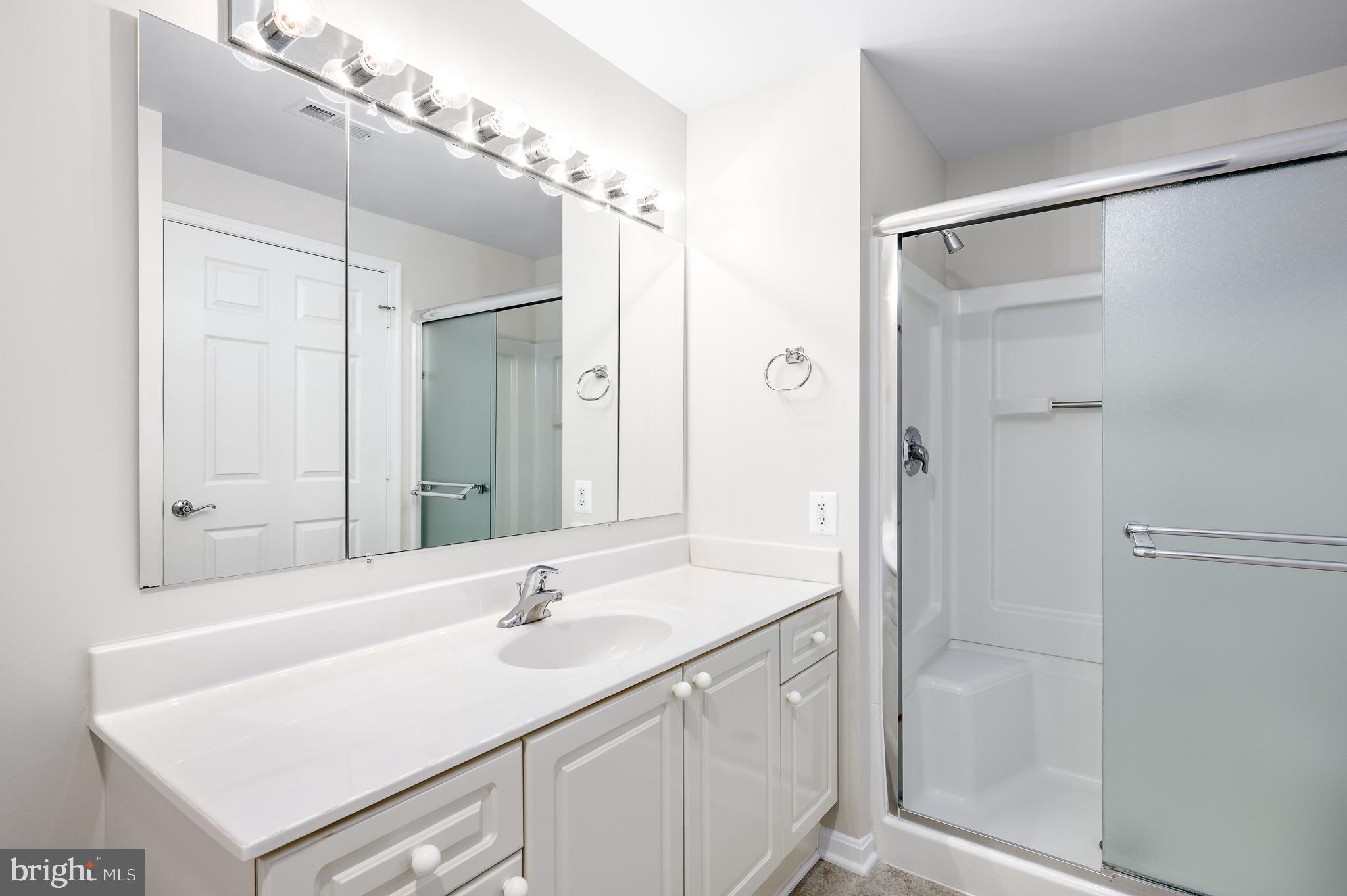 LANSDOWNE WOODS - Residential Lease