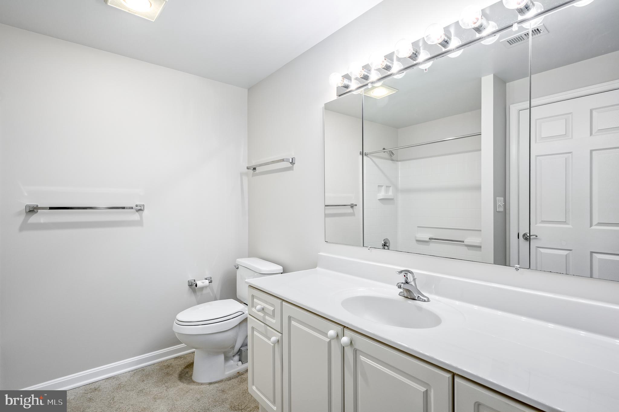 LANSDOWNE WOODS - Residential Lease