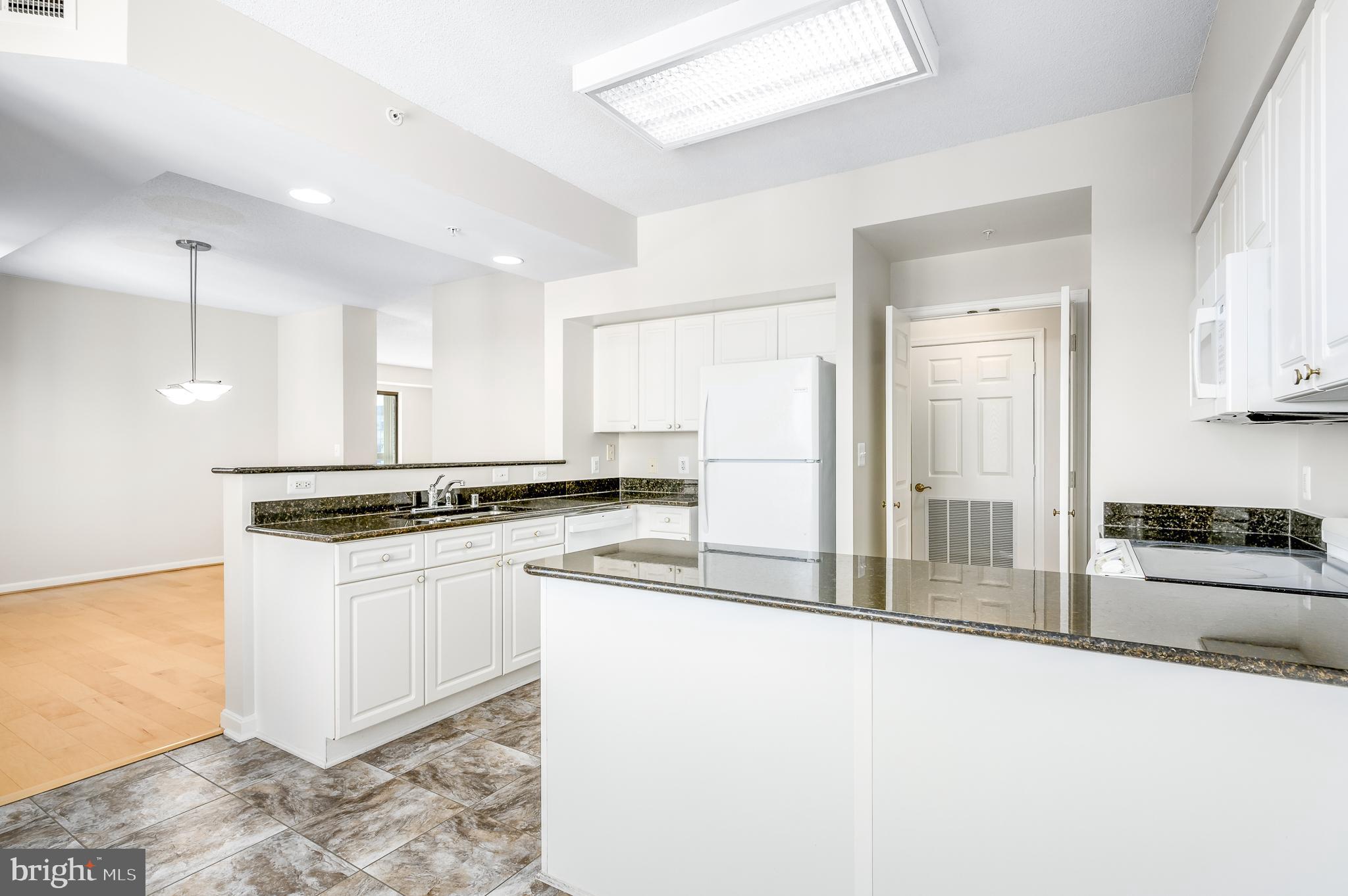 LANSDOWNE WOODS - Residential Lease