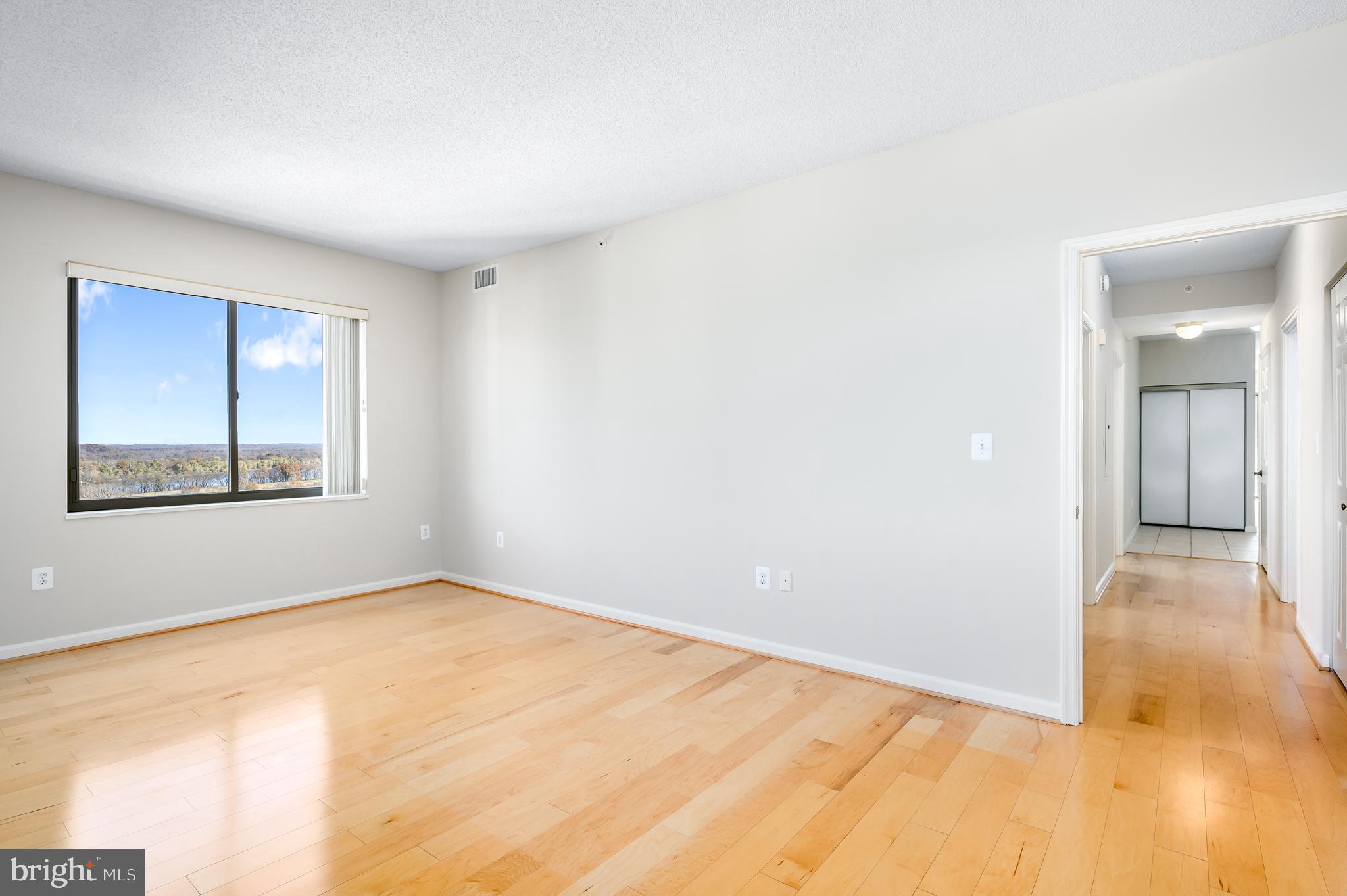 LANSDOWNE WOODS - Residential Lease