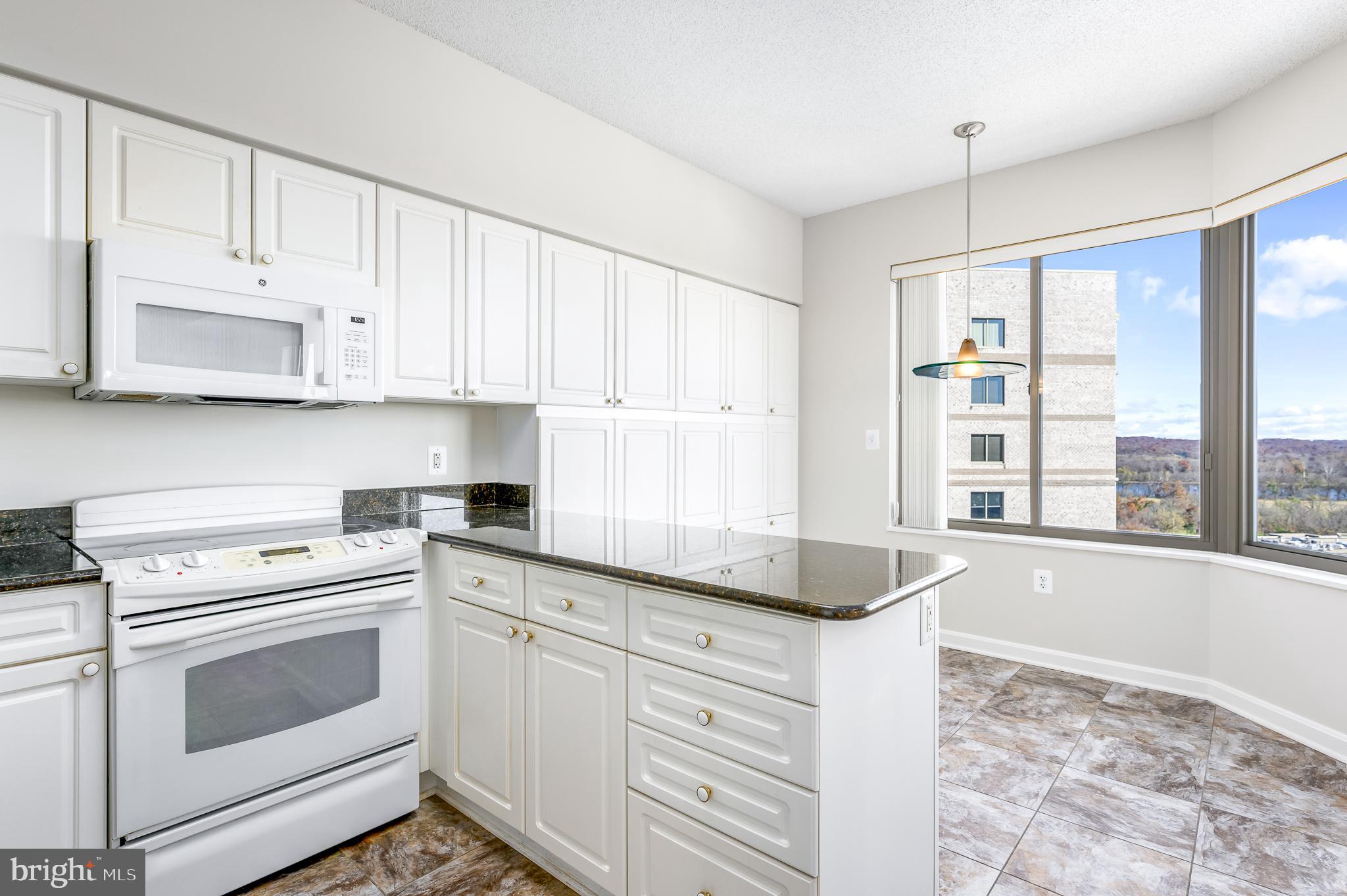 LANSDOWNE WOODS - Residential Lease