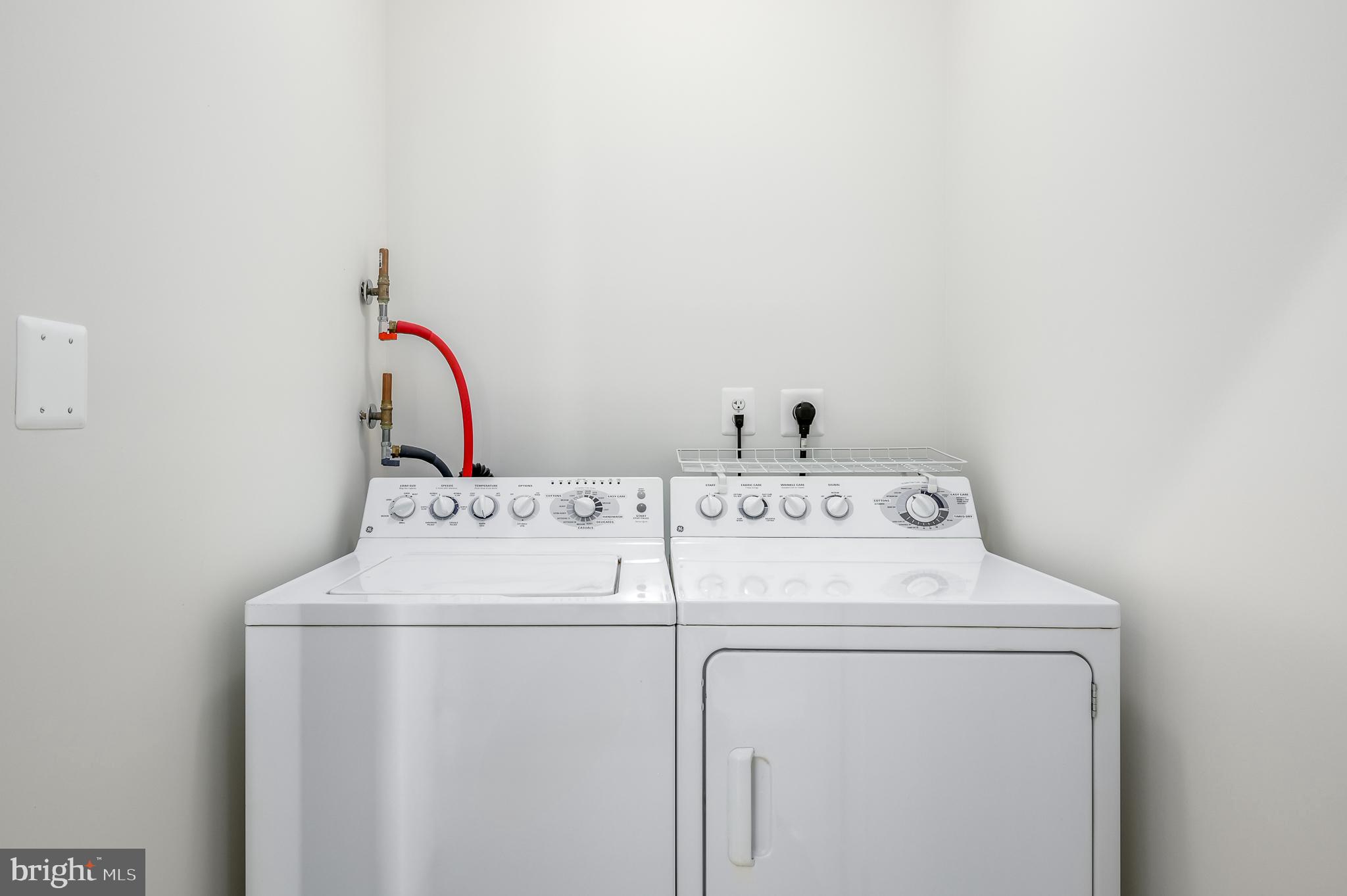 LANSDOWNE WOODS - Residential Lease