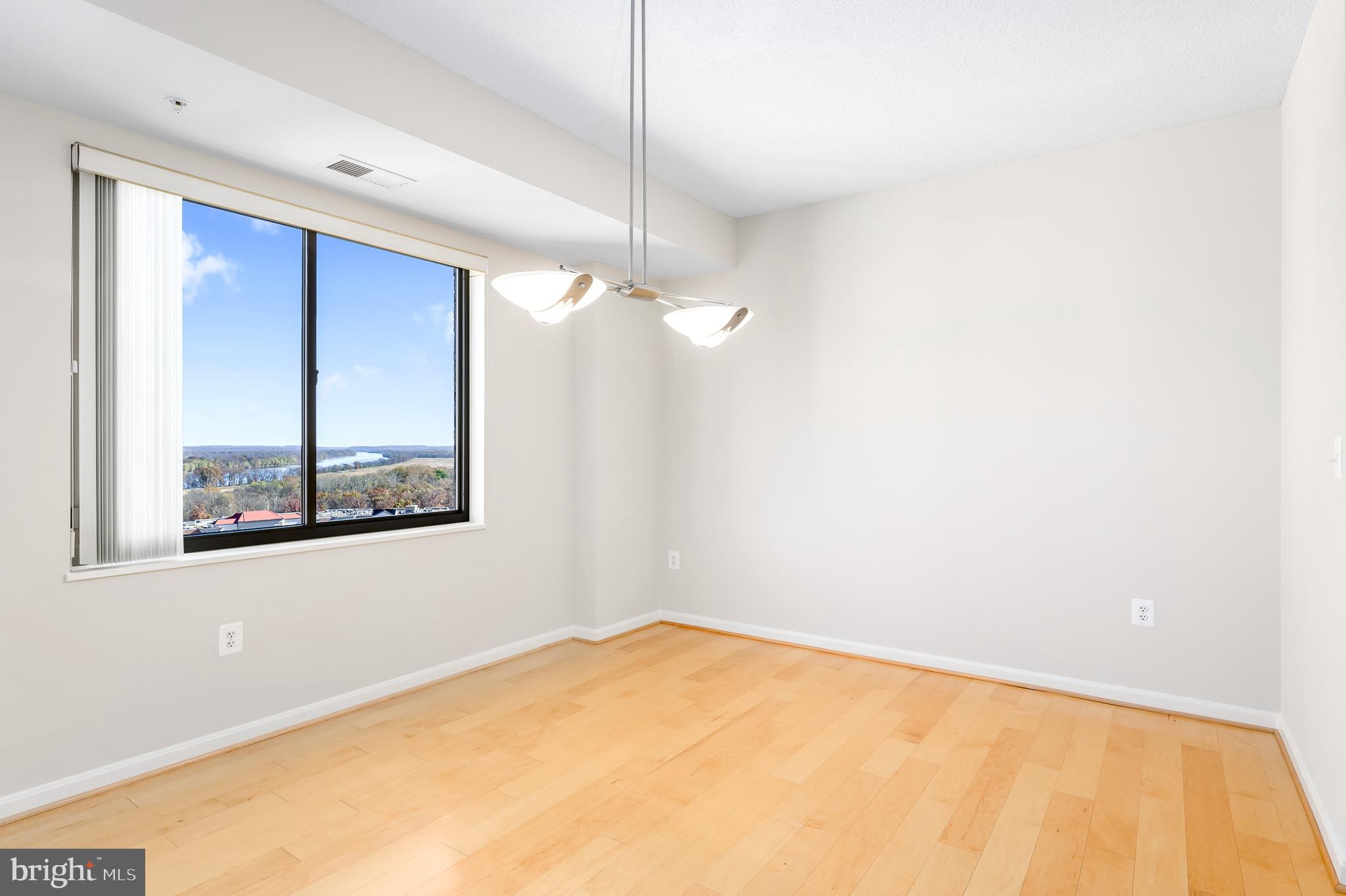 LANSDOWNE WOODS - Residential Lease