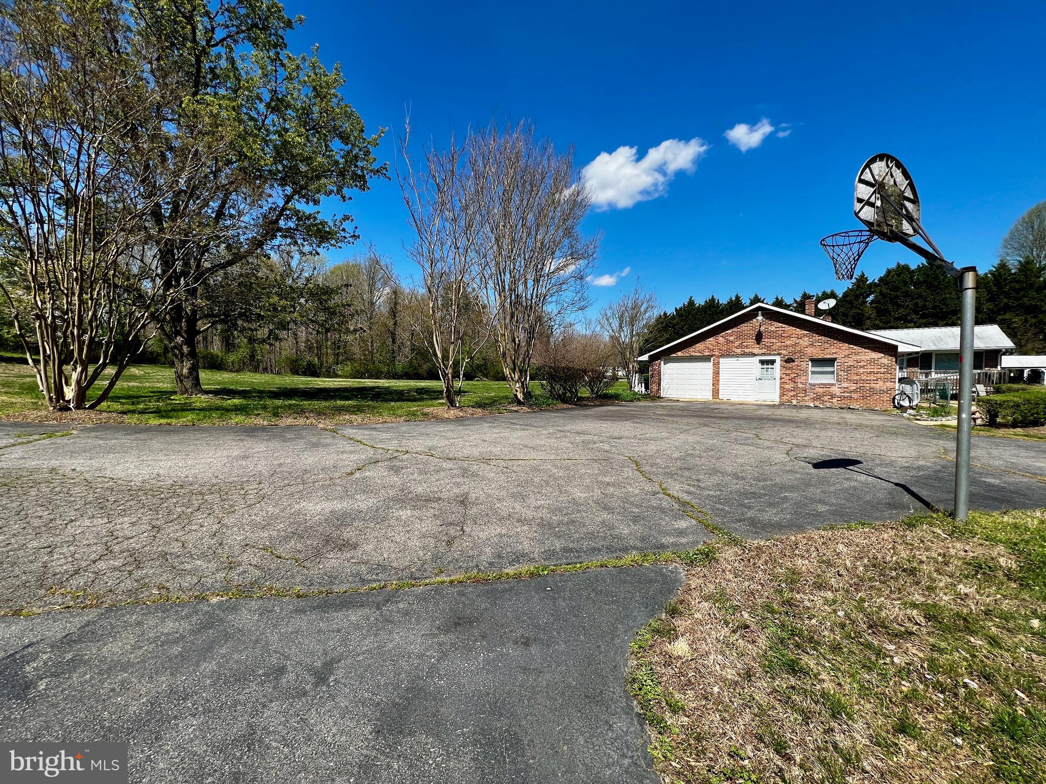 QUEEN TREE LANDING - Residential