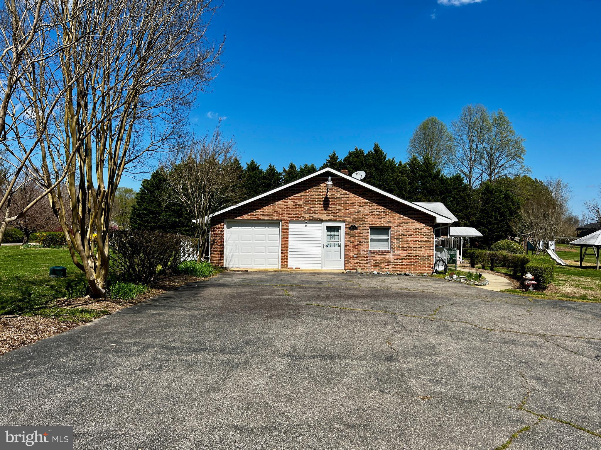 QUEEN TREE LANDING - Residential