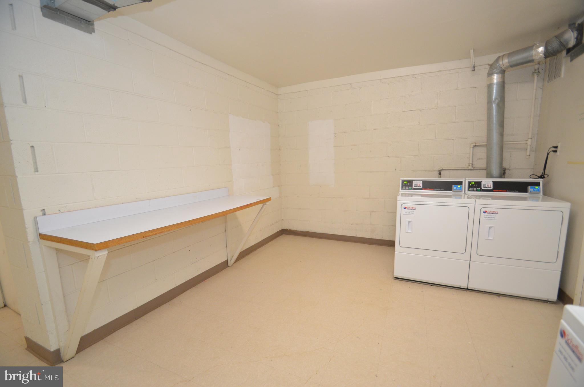 YORKTOWNE SQUARE - Residential Lease