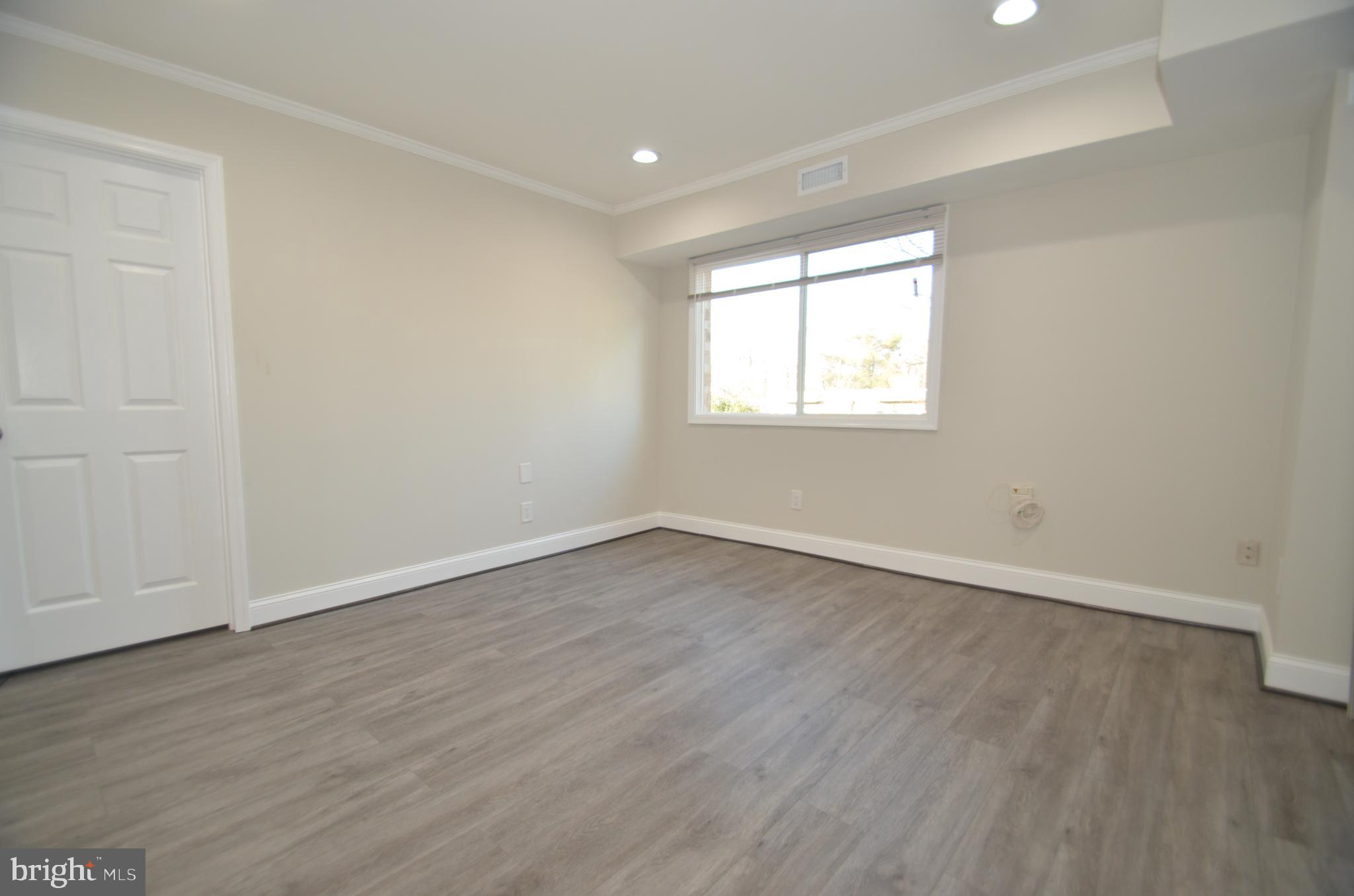 YORKTOWNE SQUARE - Residential Lease