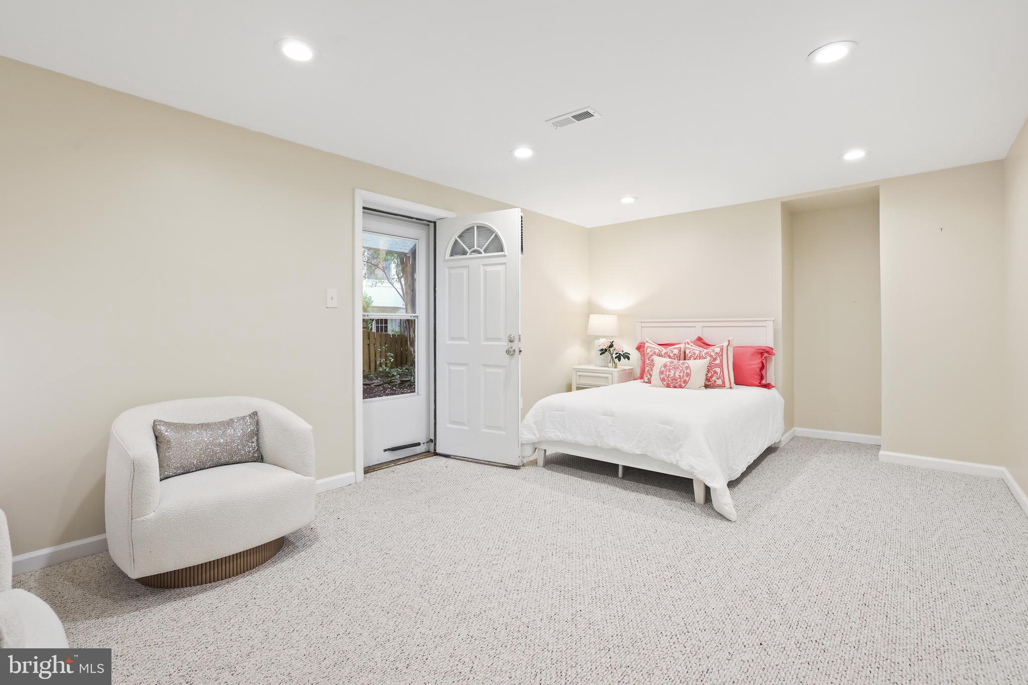 HIGHLAND OAKS - Residential