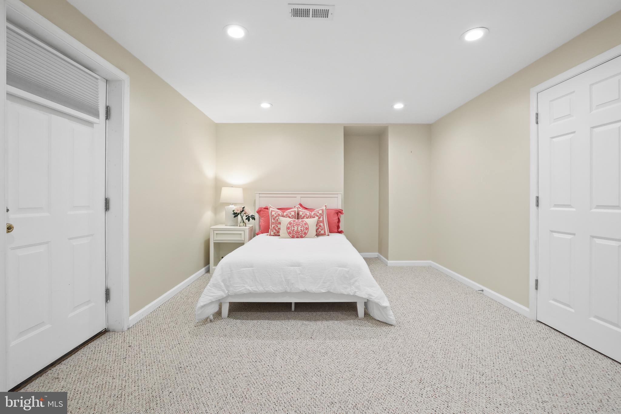 HIGHLAND OAKS - Residential