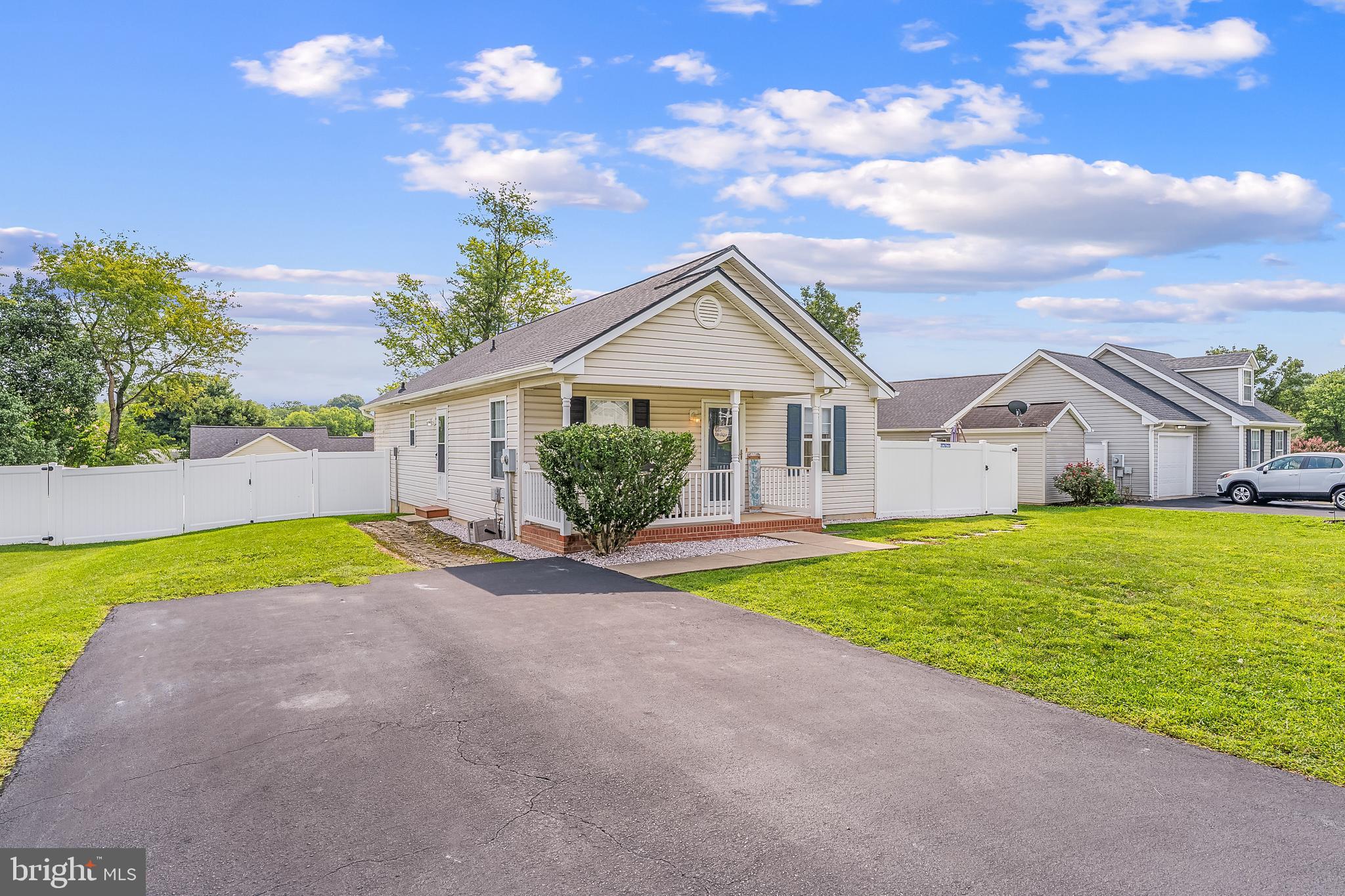 606 ARTISAN WAY - Photo 2