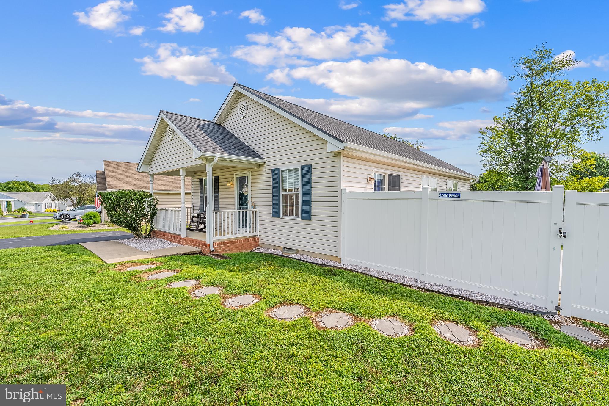 606 ARTISAN WAY
