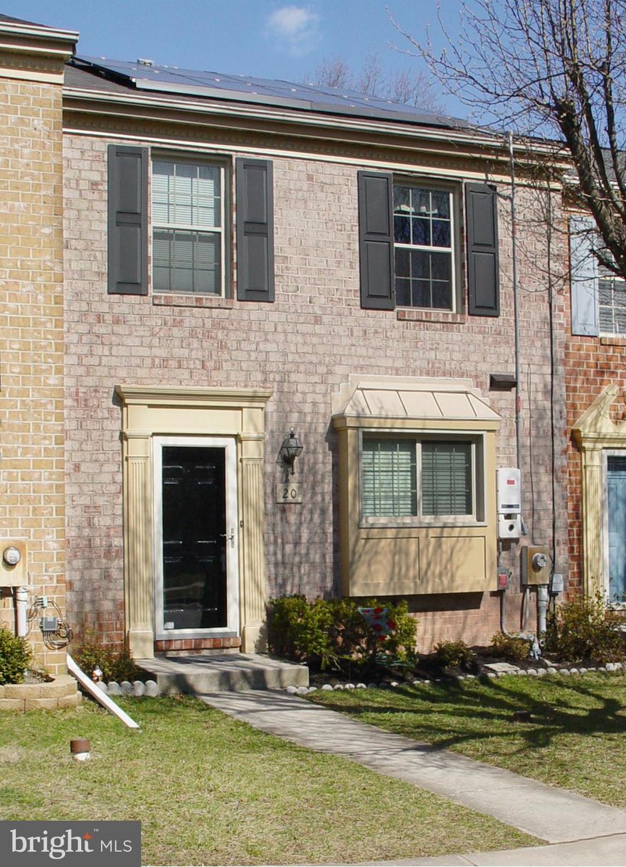 ** A GREAT FIND! ** MOVE RIGHT INTO THIS ABSOLUTELY GORGEOUS, METICULOUSLY MAINTAINED HOME! LIV/DIN COMBO W/FIREPL &NEW SLIDERS TO DECK. UPDATED KITCH W/CORIAN CNTRS, BREAKFST BAR, PANTRY &ALL RECENT APPLS. NEW LAMINATE FLRS. RENOV BATHS. RECENT REPL WNDWS. SPACIOUS LOWER LVL W/CLUBRM, POWDR RM &NEW SLIDERS TO FENCD YD. BACKS TO TREES & STREAM. ** A MUST SEE - YOU WILL NOT BE DISAPPOINTED! **