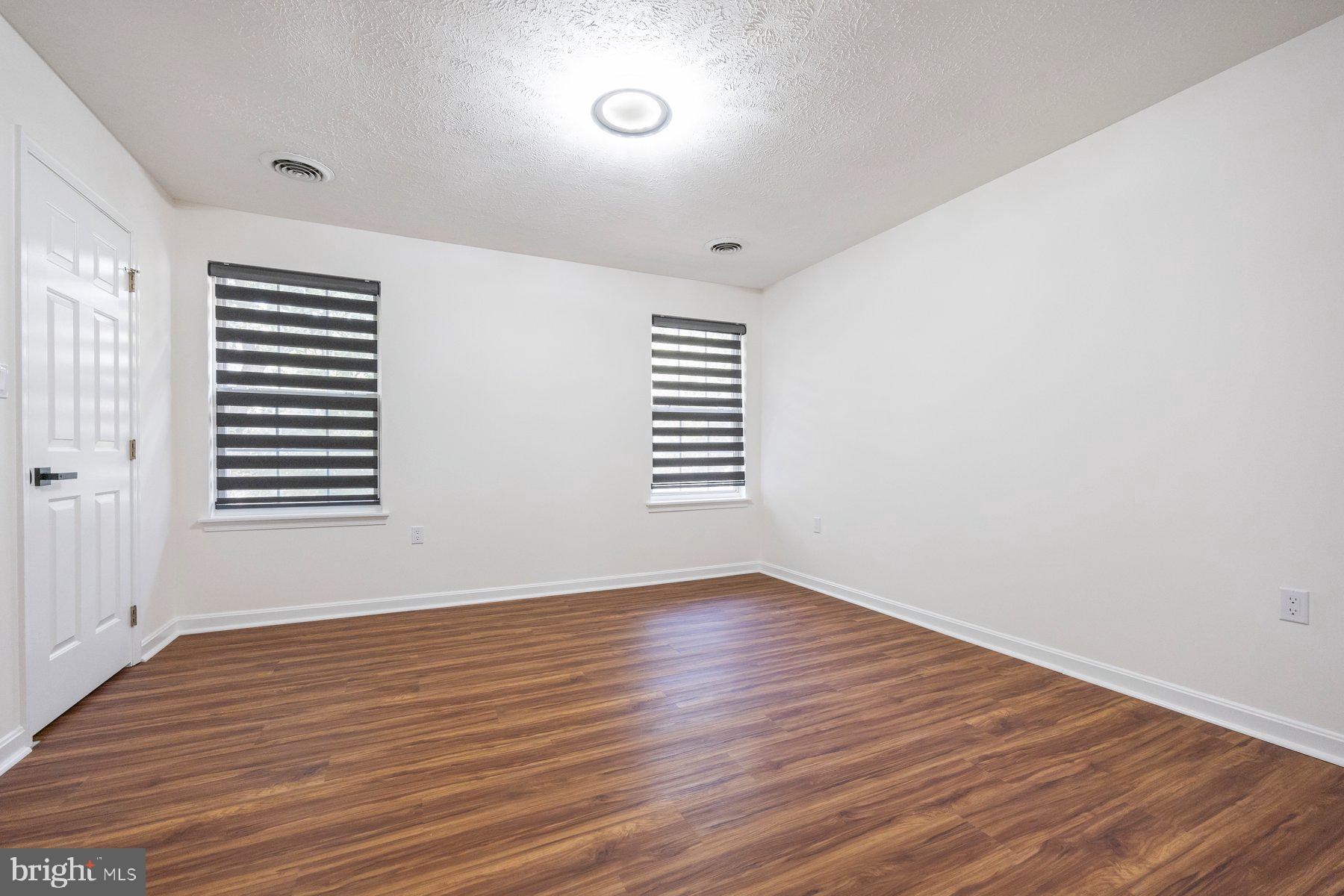 COLLEGE - Residential