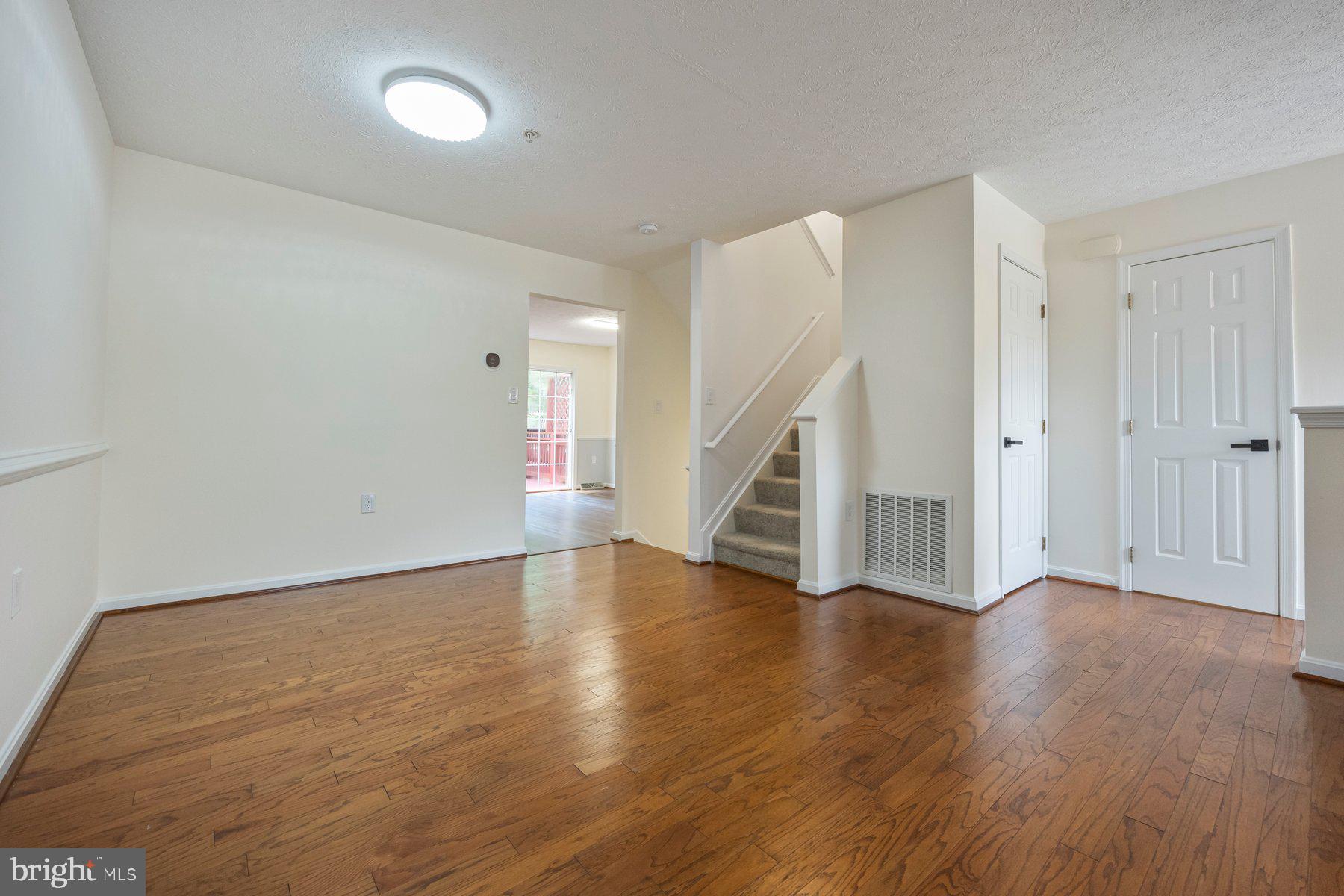 COLLEGE - Residential