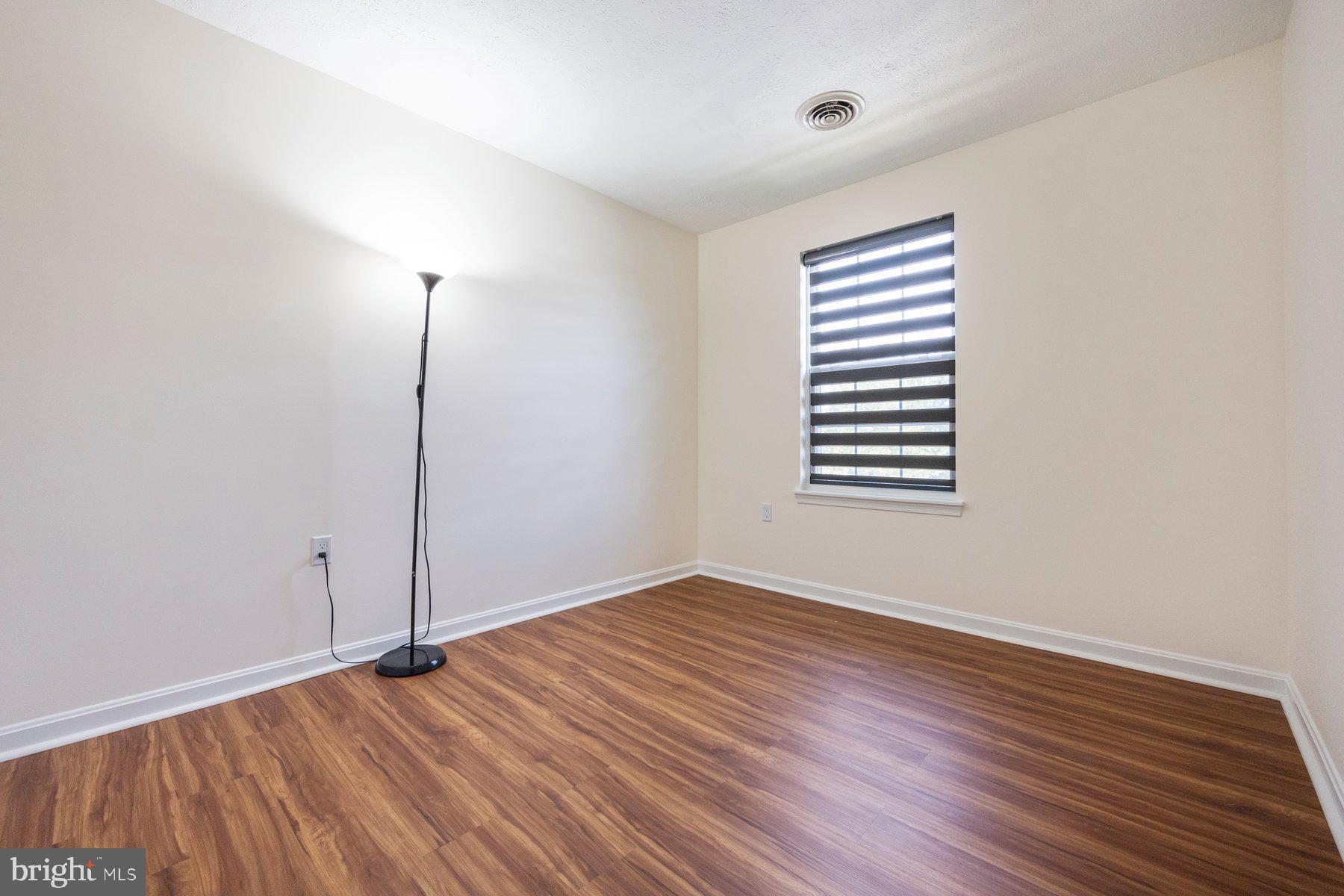 COLLEGE - Residential