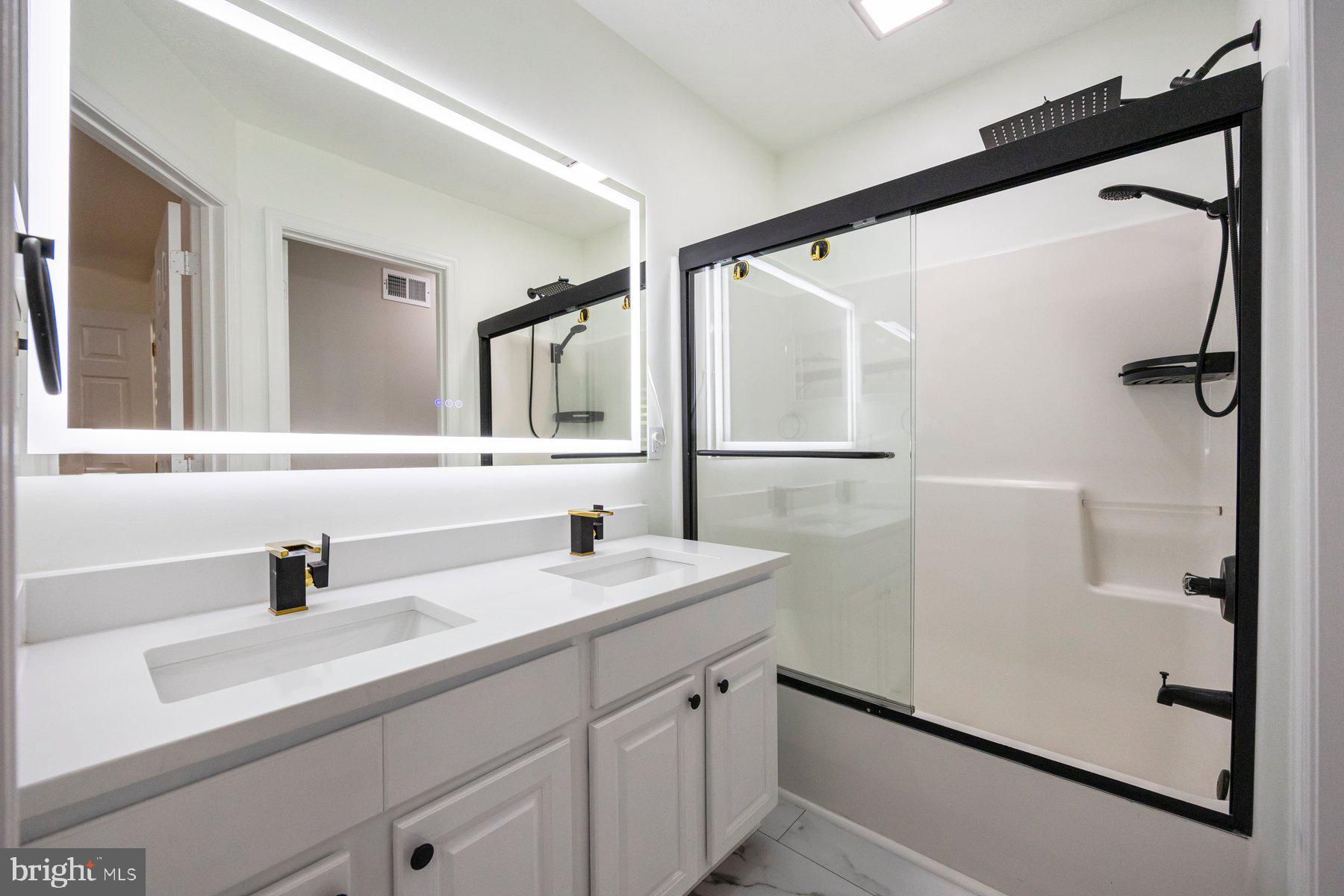 COLLEGE - Residential