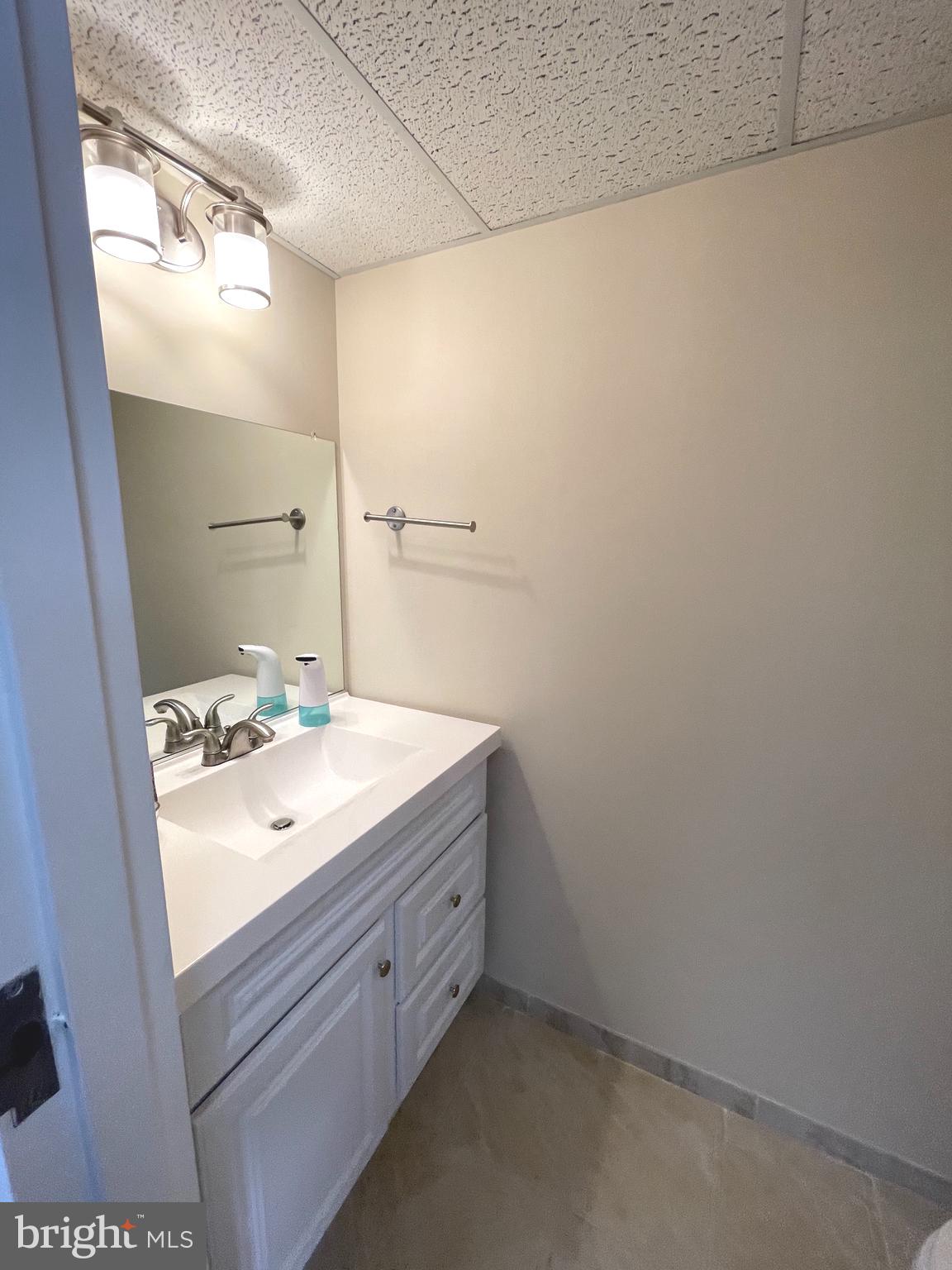 DOMINION GREEN - Commercial Lease