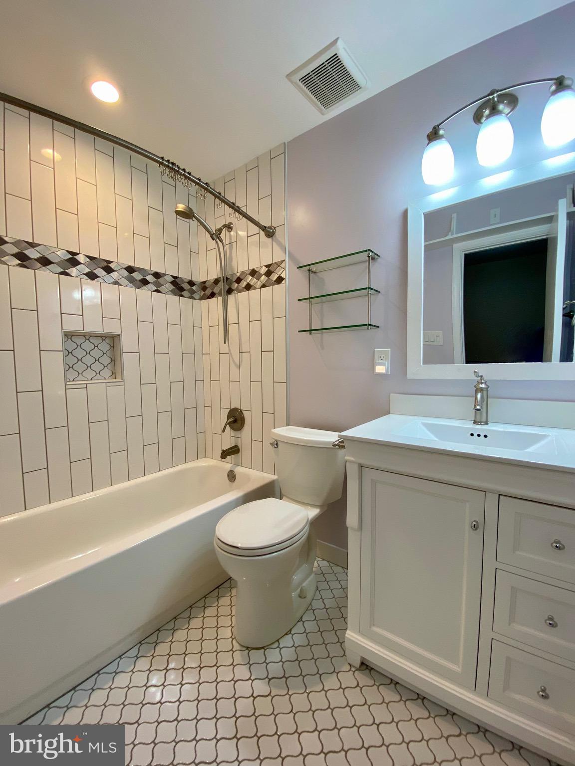 LAKEPOINTE - Residential