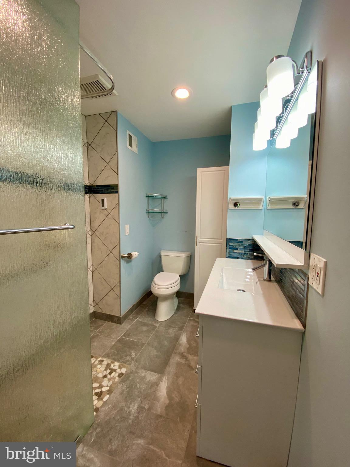 LAKEPOINTE - Residential