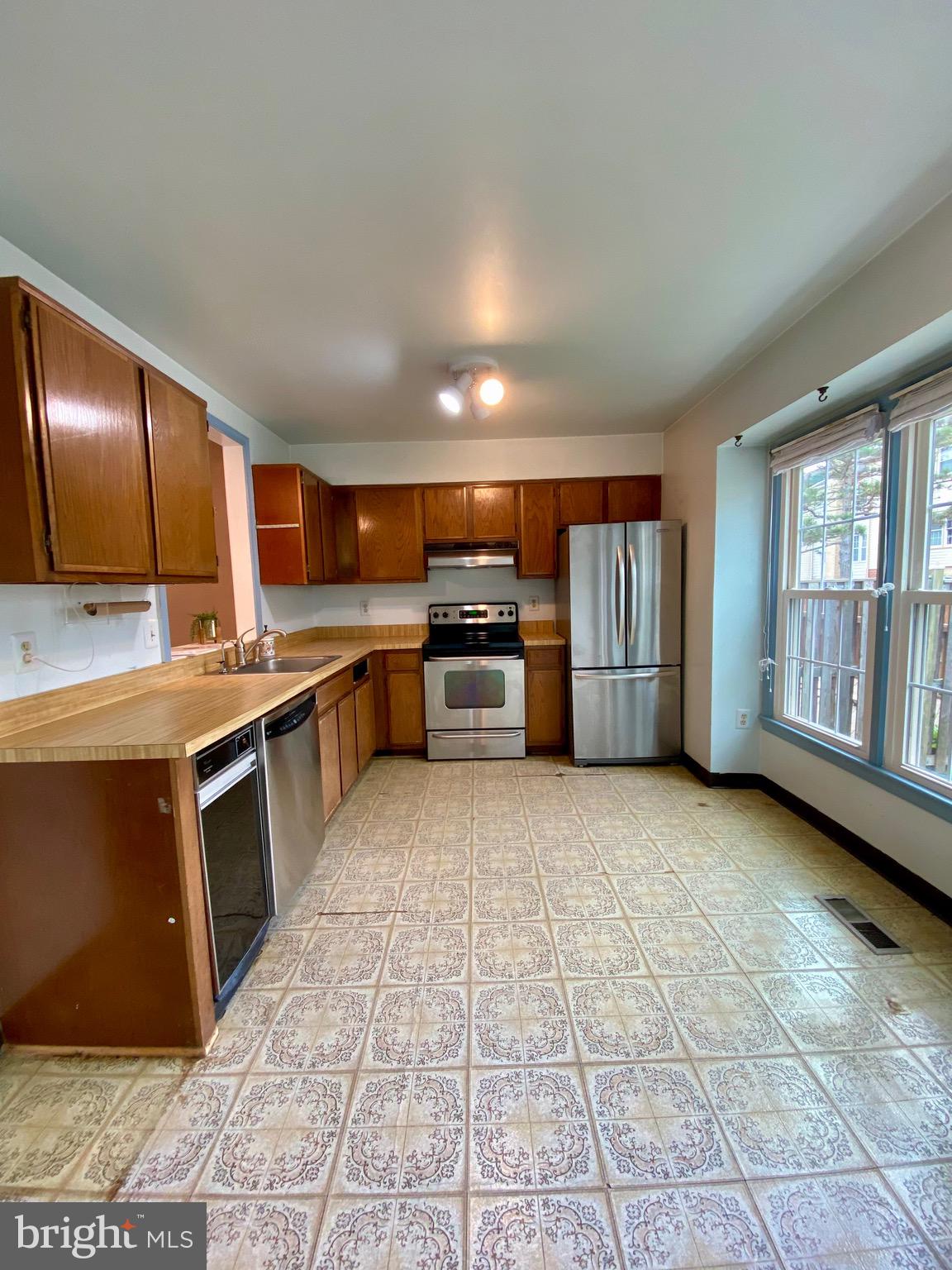 LAKEPOINTE - Residential