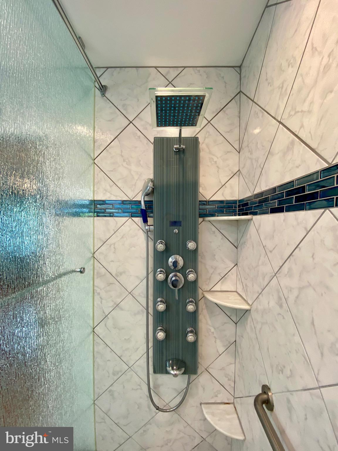 LAKEPOINTE - Residential