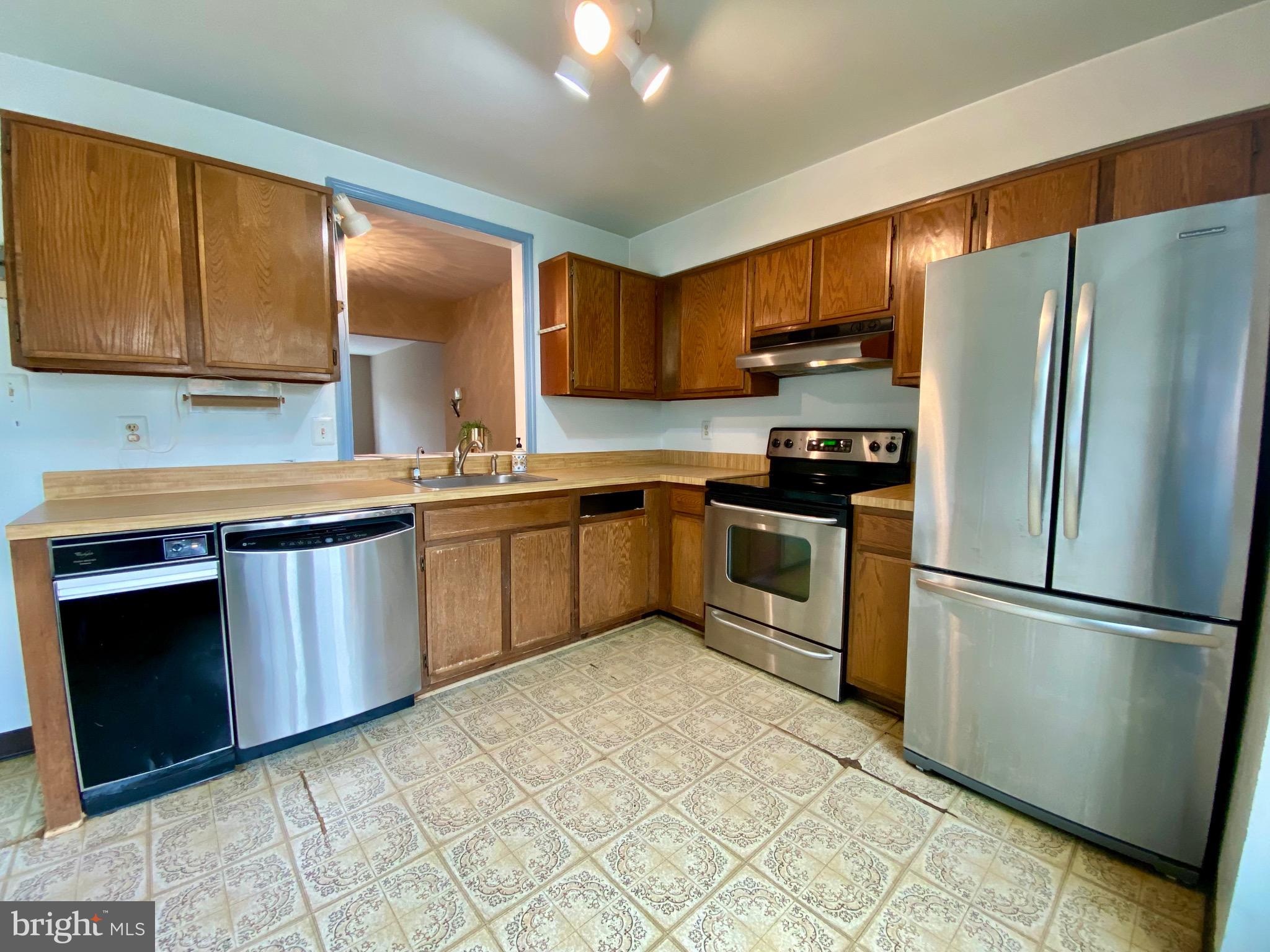 LAKEPOINTE - Residential