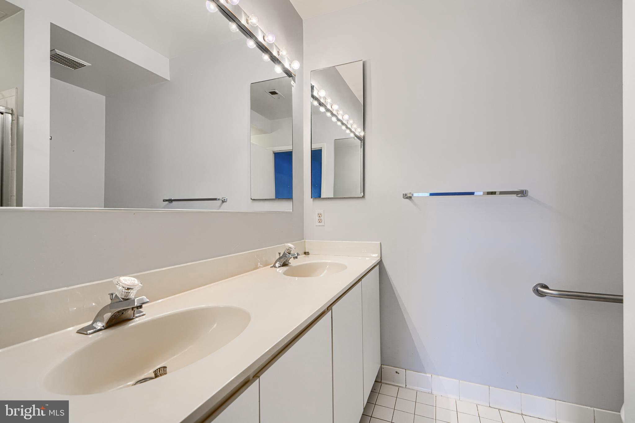 STAPLETON COURT GARDEN - Residential