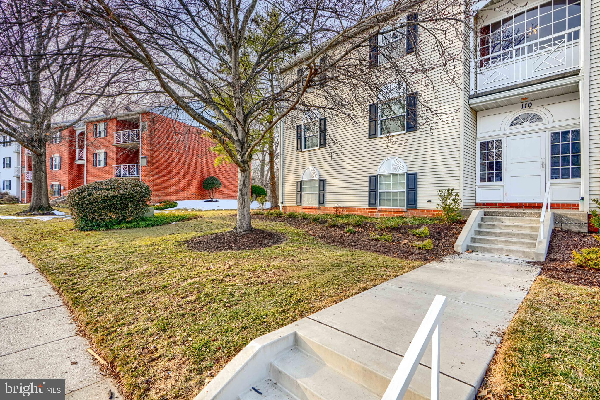 STAPLETON COURT GARDEN - Residential