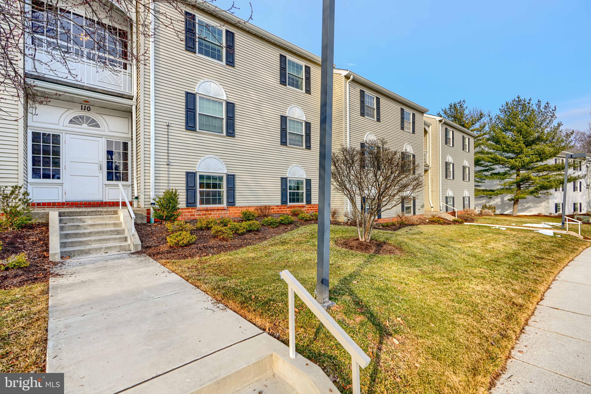 STAPLETON COURT GARDEN - Residential