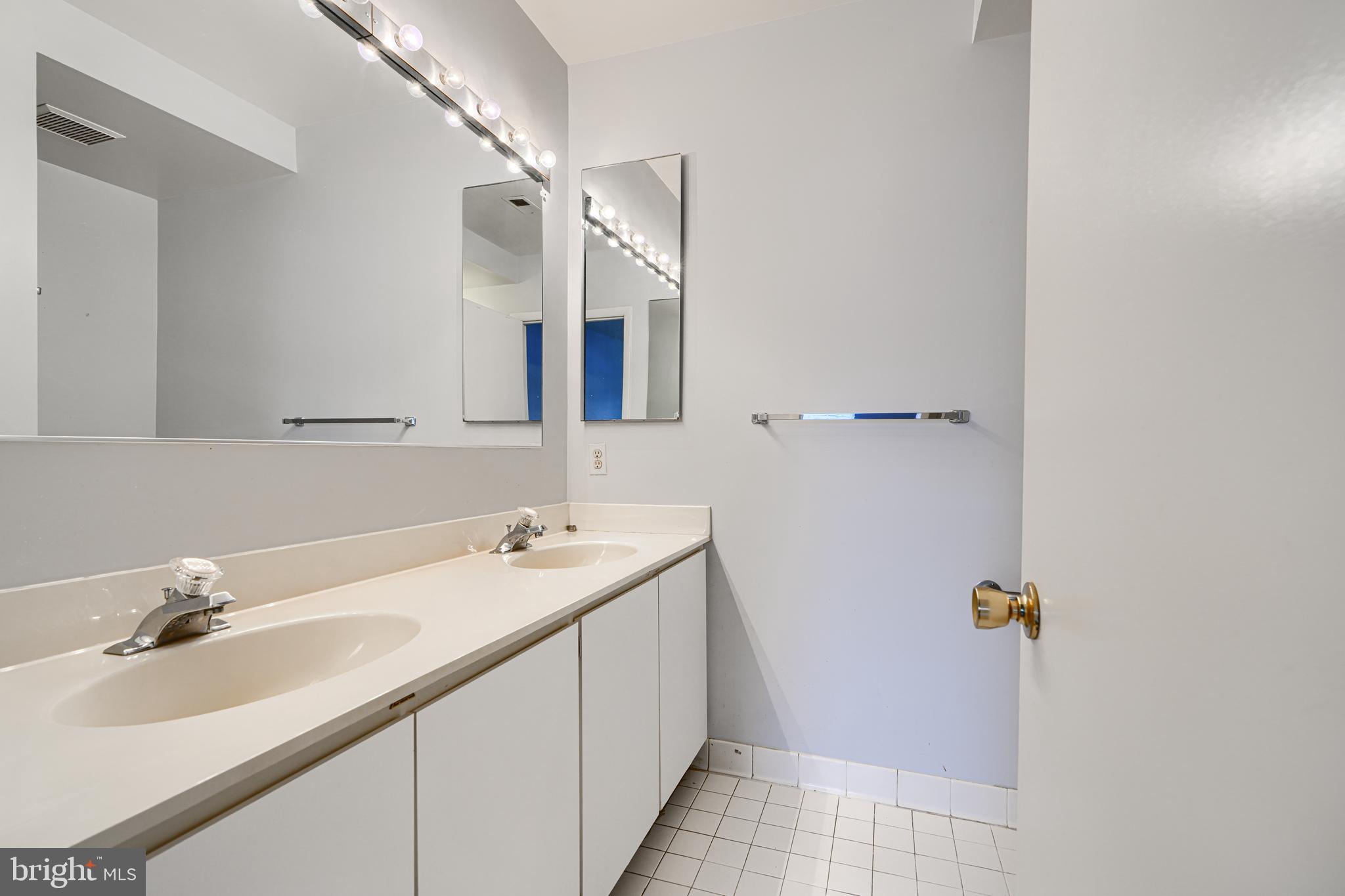 STAPLETON COURT GARDEN - Residential